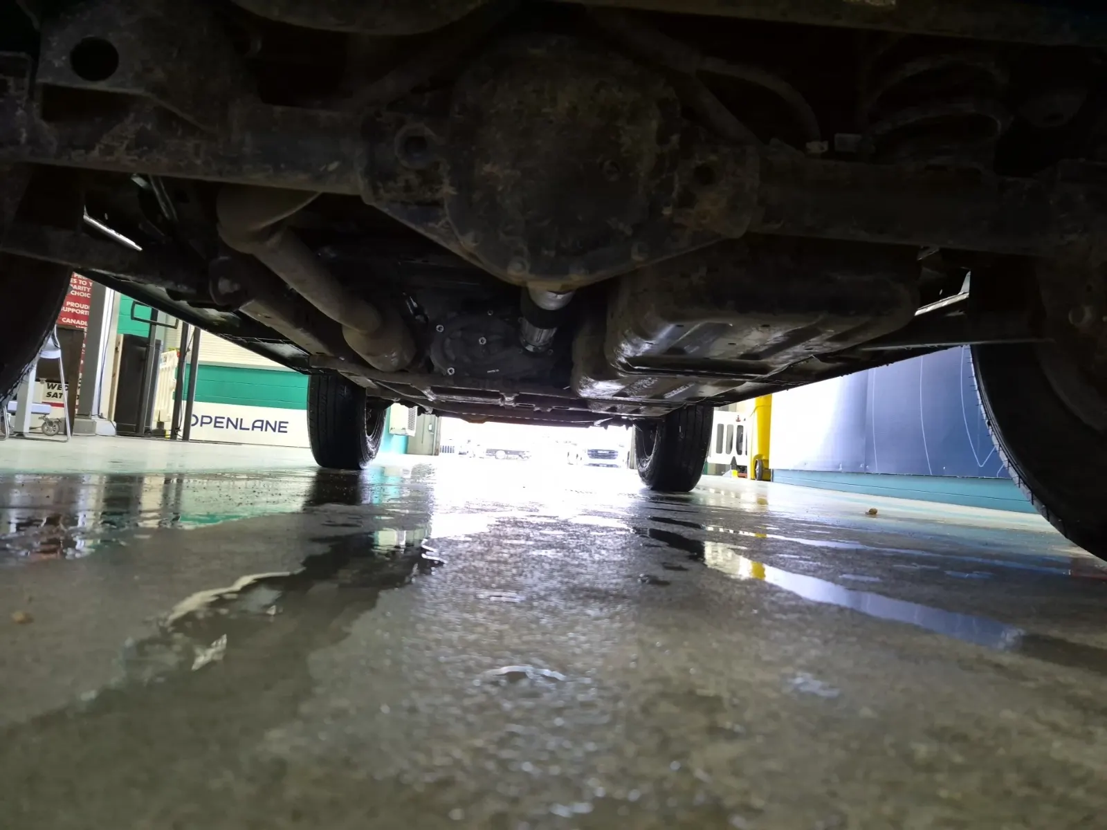 Undercarriage - Rear Photo