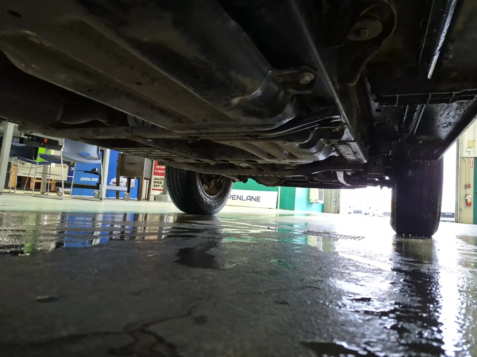 Undercarriage - Passenger Photo