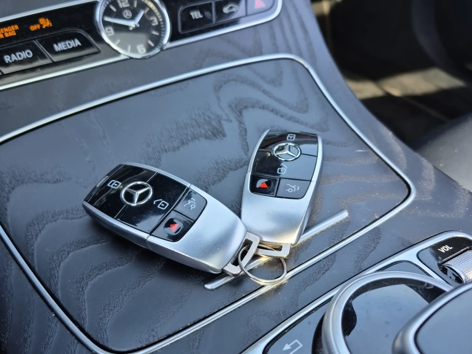 Keys/Fobs/Manual Photo