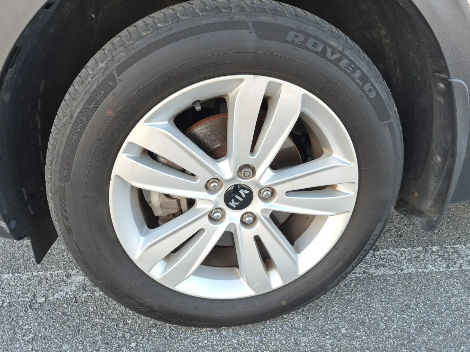 Front driver wheel/tire photo