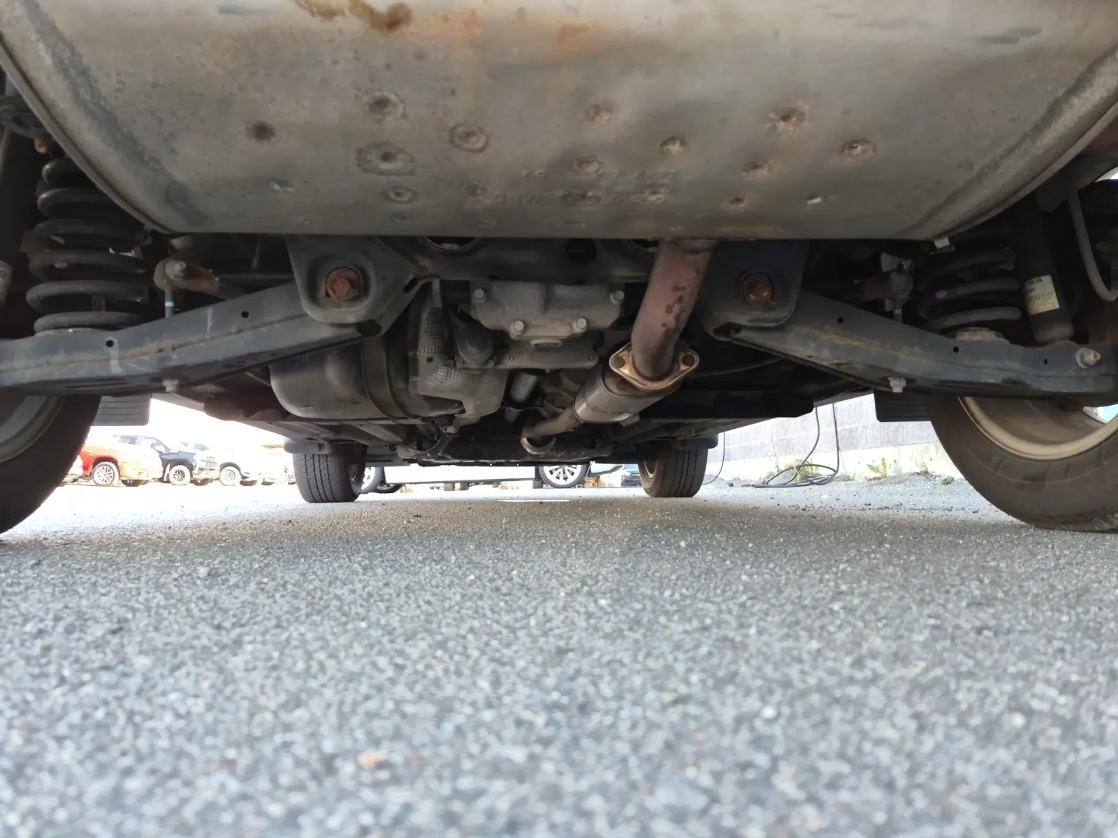 Undercarriage - Rear Photo