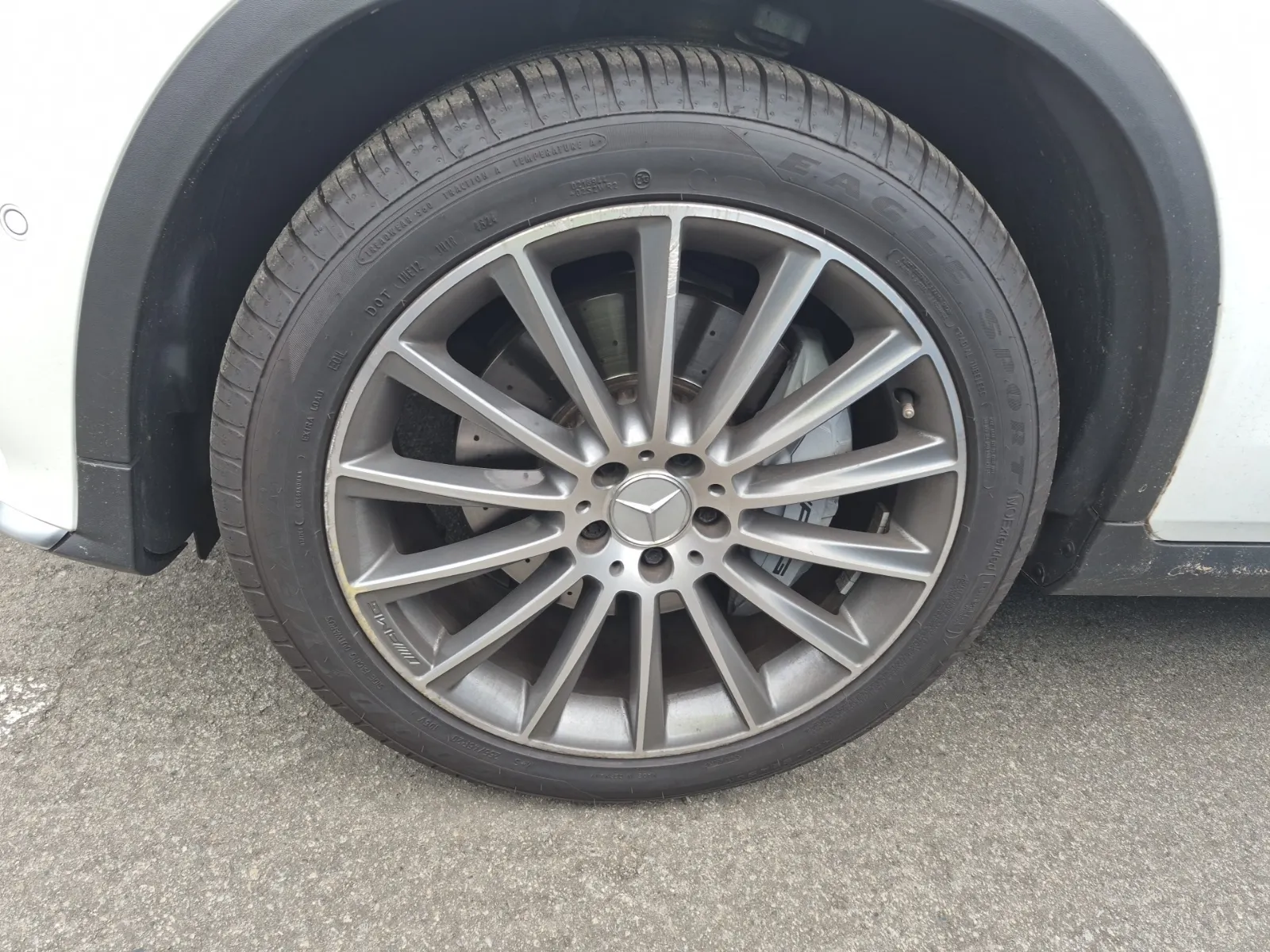 Front driver wheel/tire photo