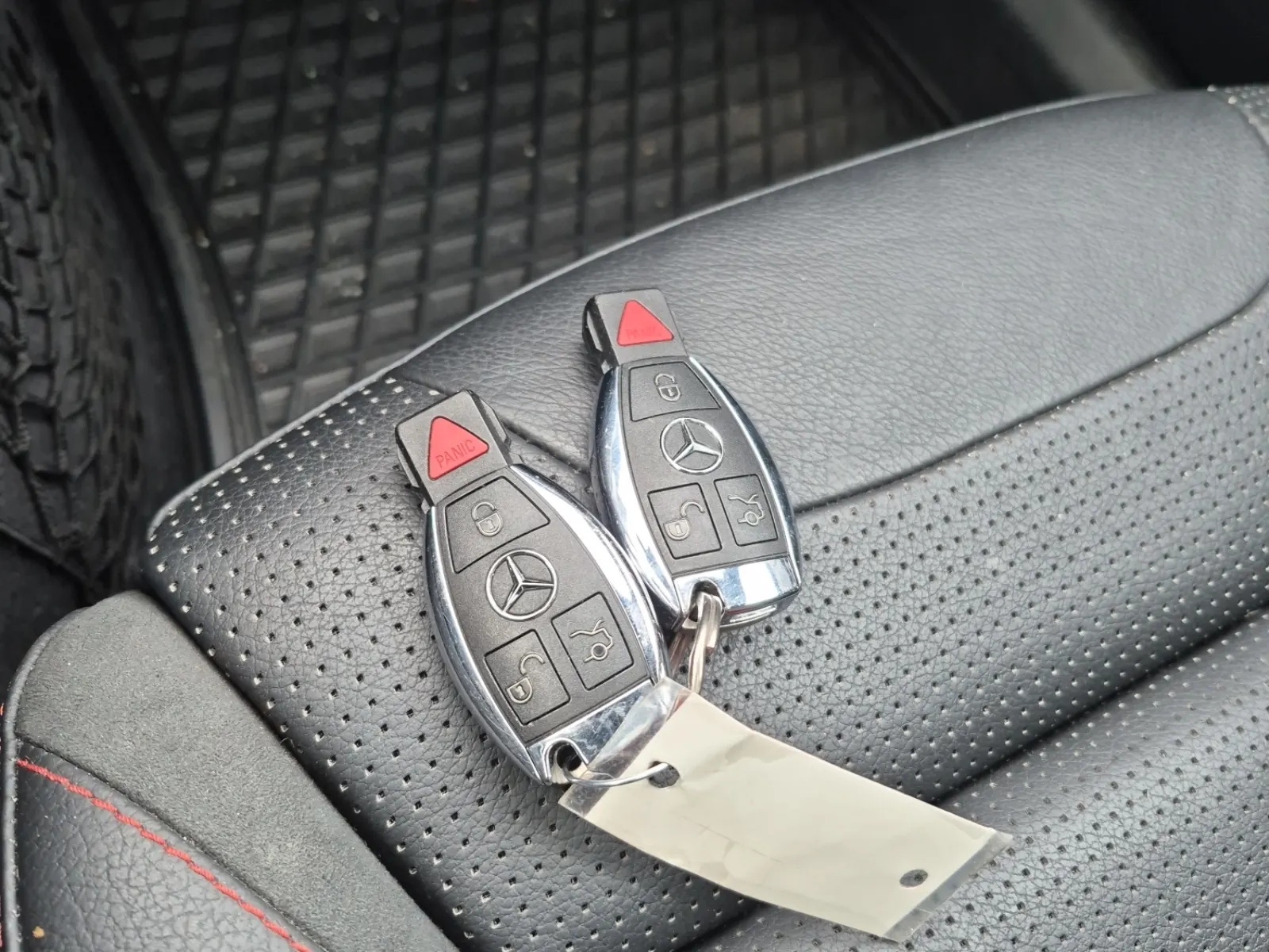 Keys/Fobs/Manual Photo