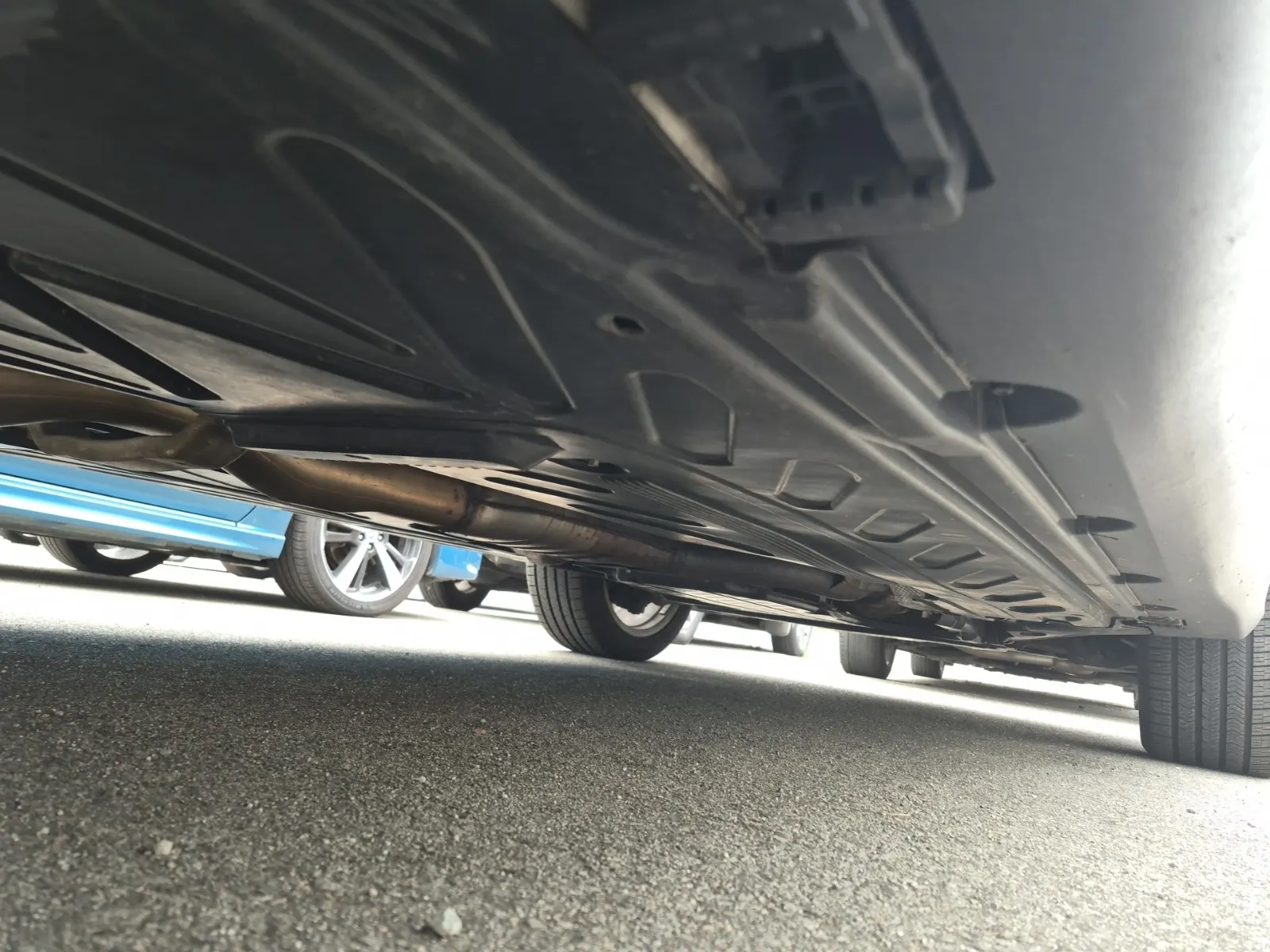 Undercarriage - Passenger Photo