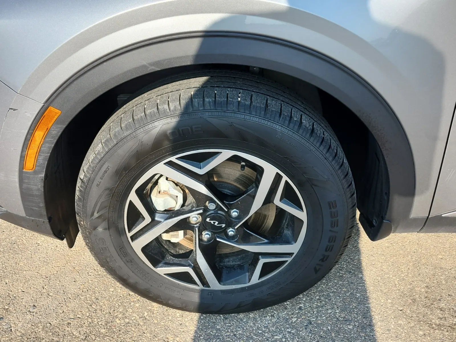 Front driver wheel/tire photo