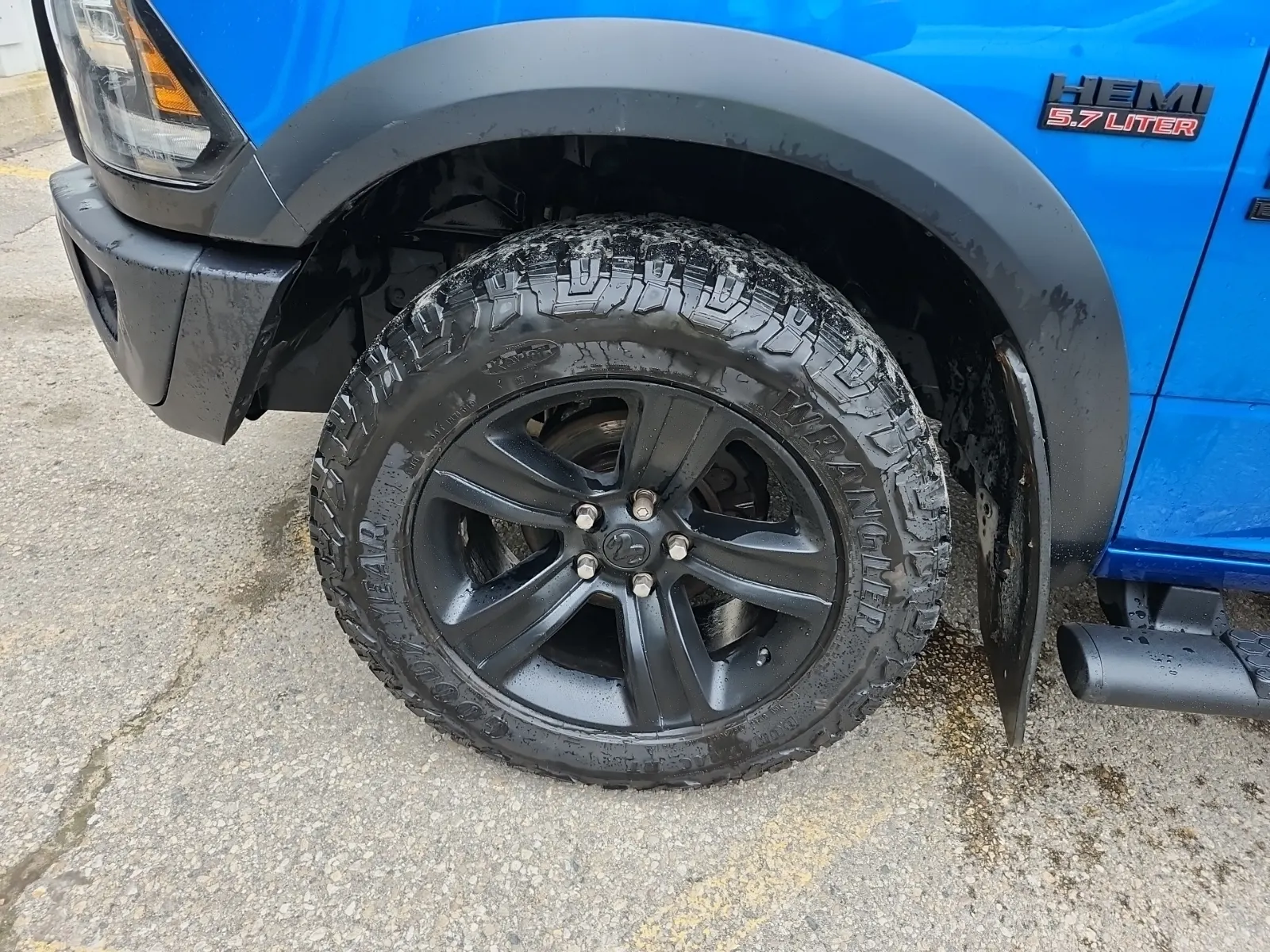 Front driver wheel/tire photo