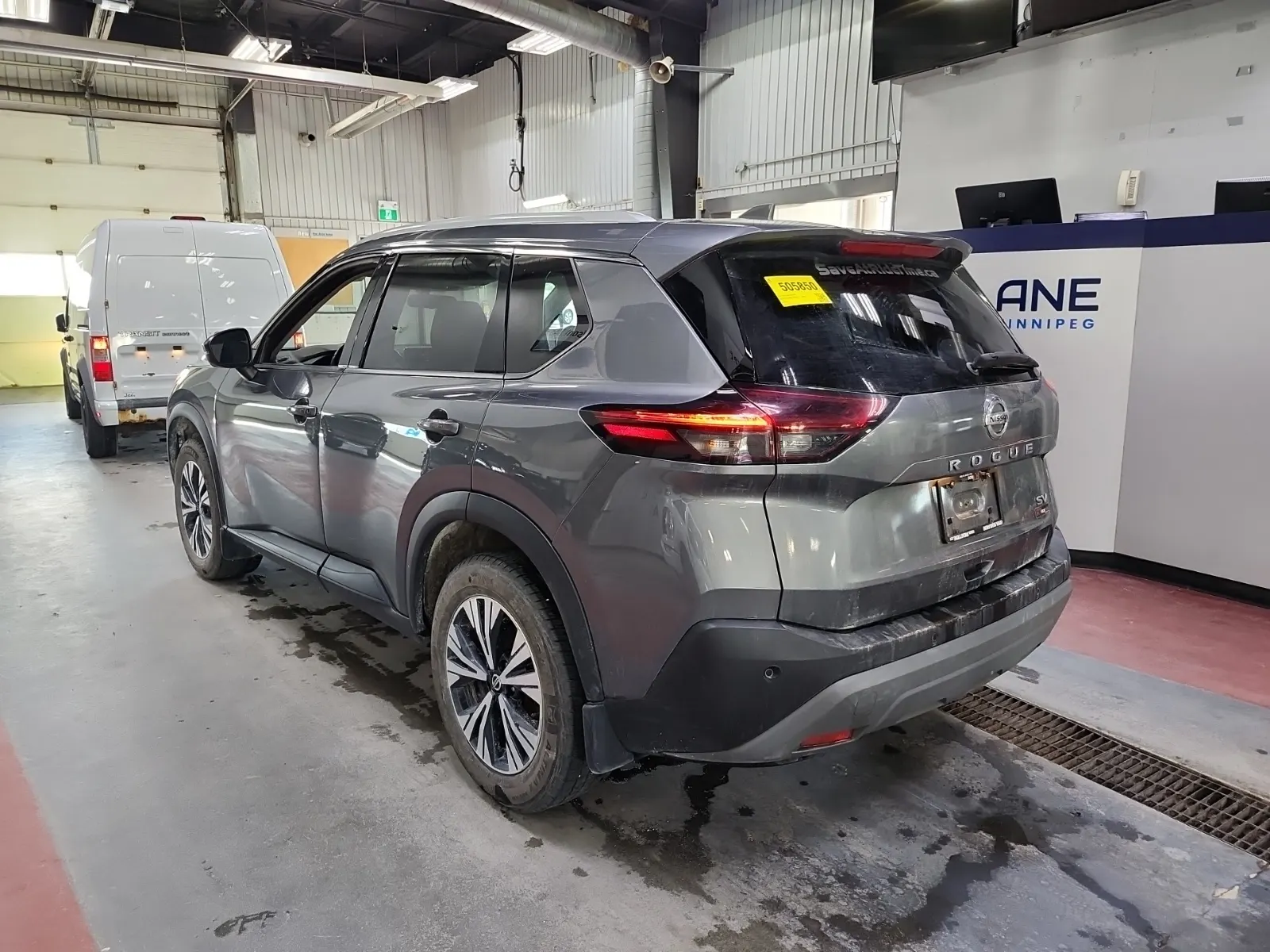 Driver Rear 3/4 Photo