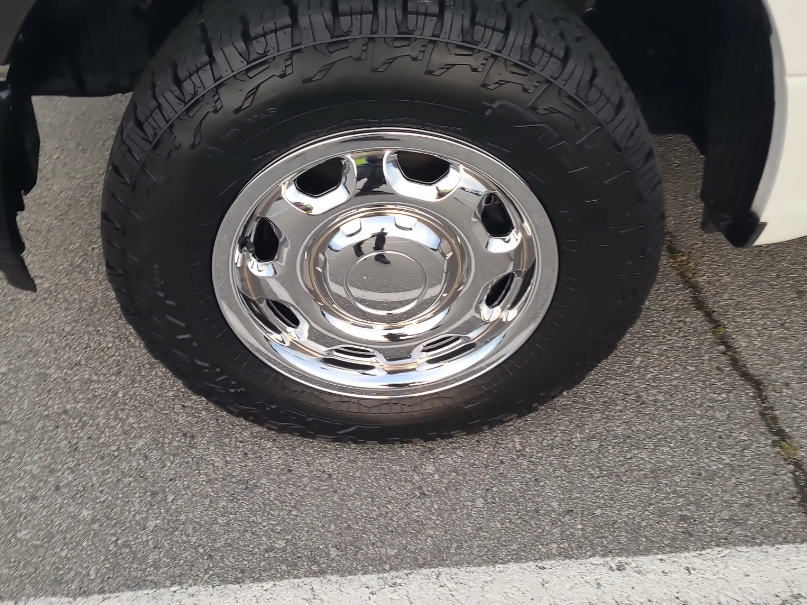 Front driver wheel/tire photo