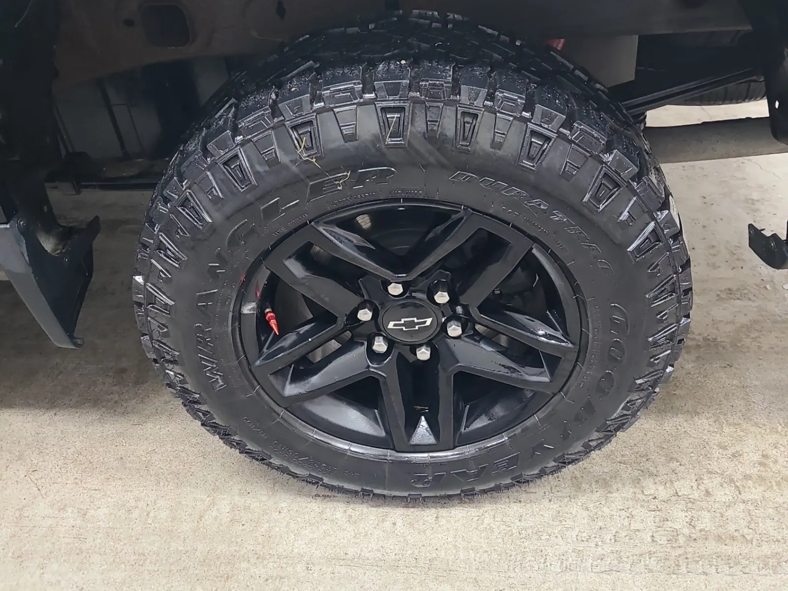 Left Rear Wheel/Tire Photo