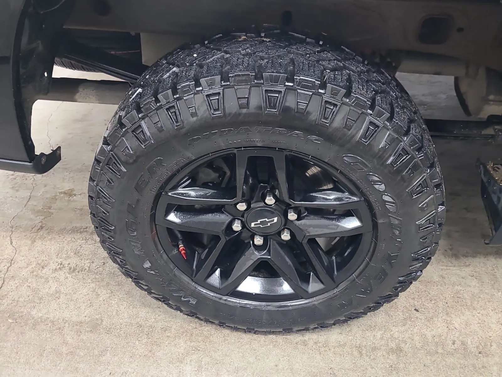 Right Rear Wheel/Tire Photo