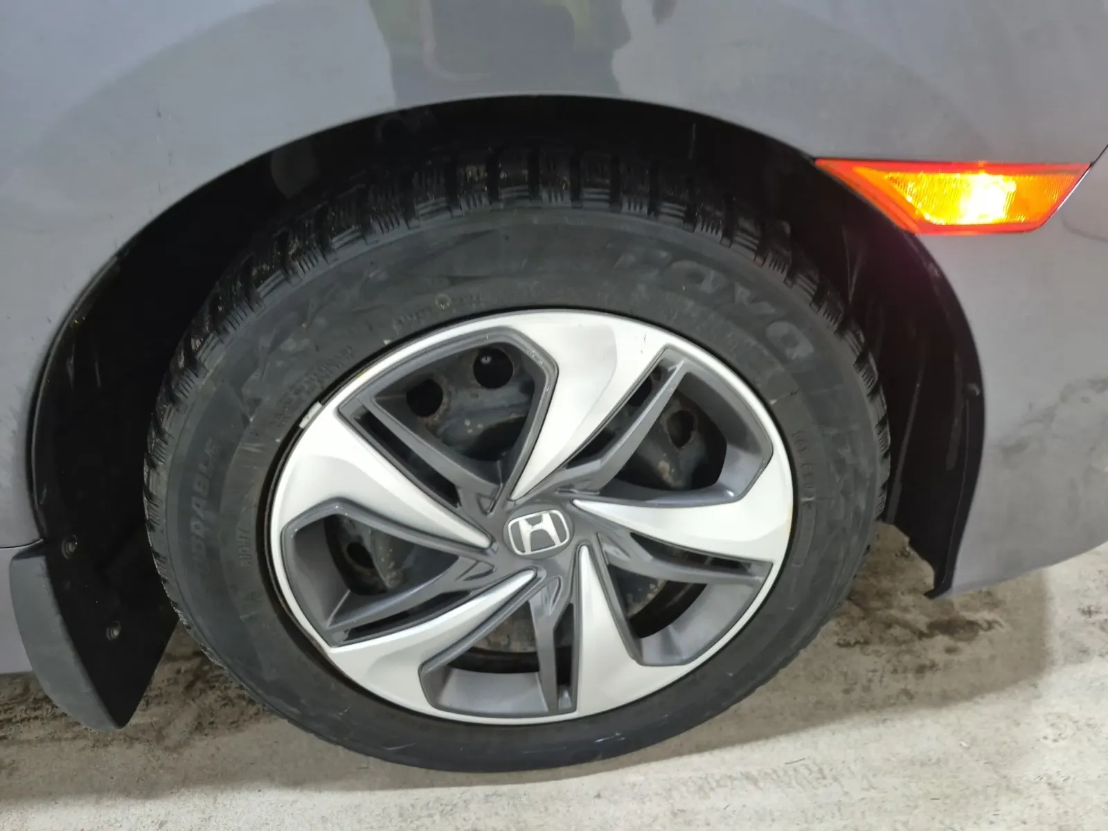 Right Front Wheel/Tire Photo