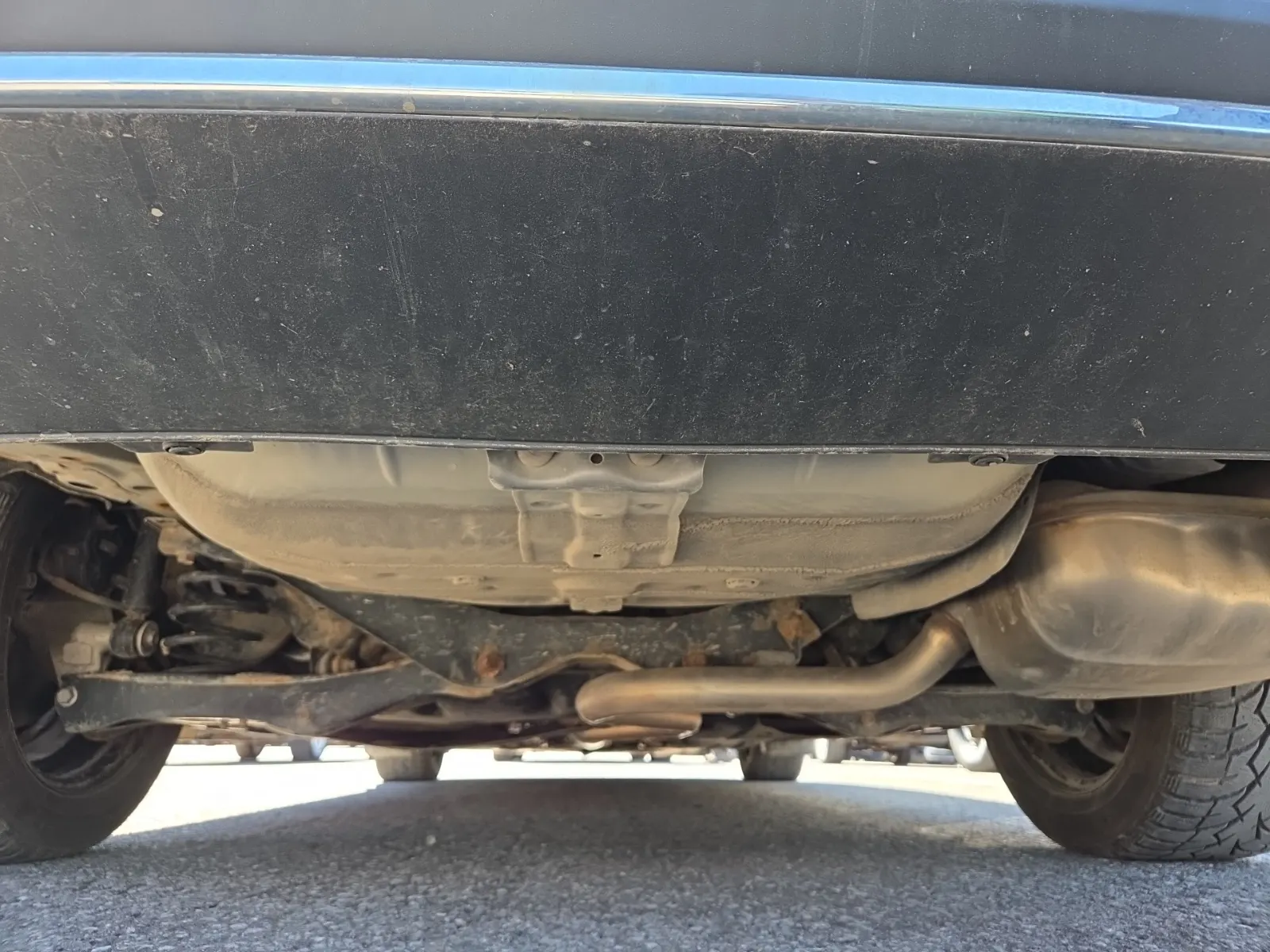 Undercarriage - Rear Photo