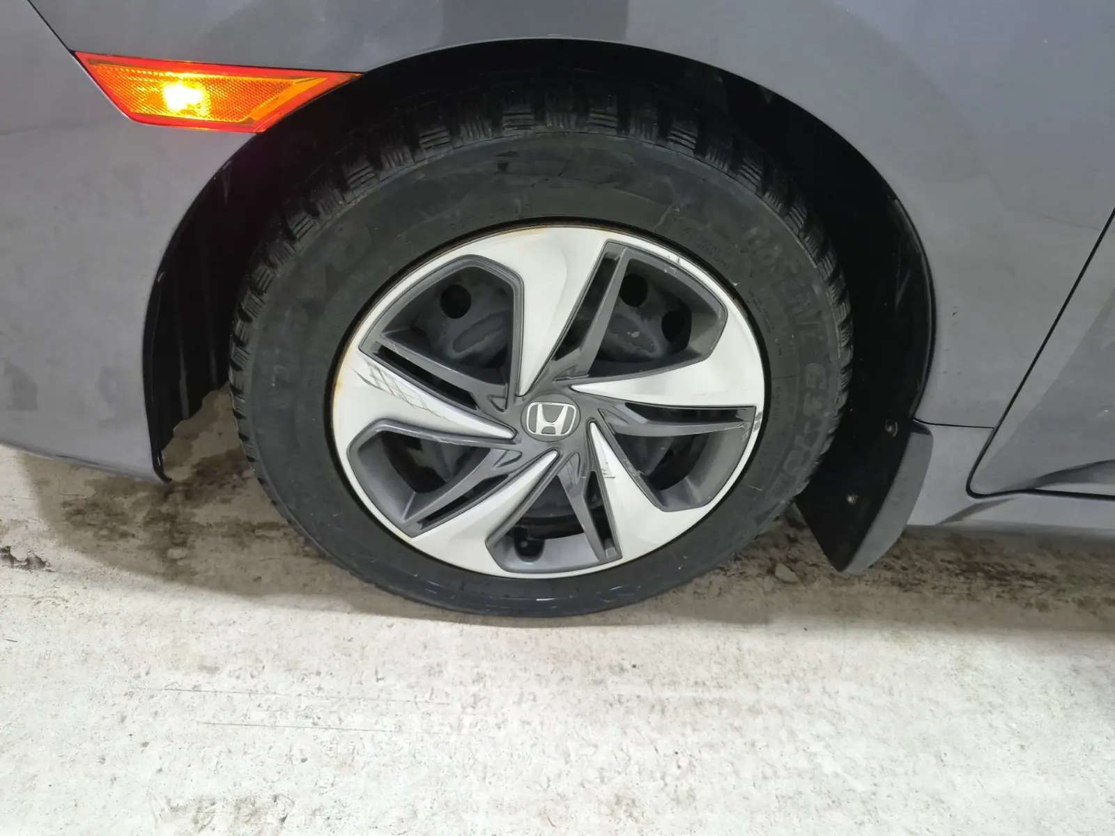 Front driver wheel/tire photo
