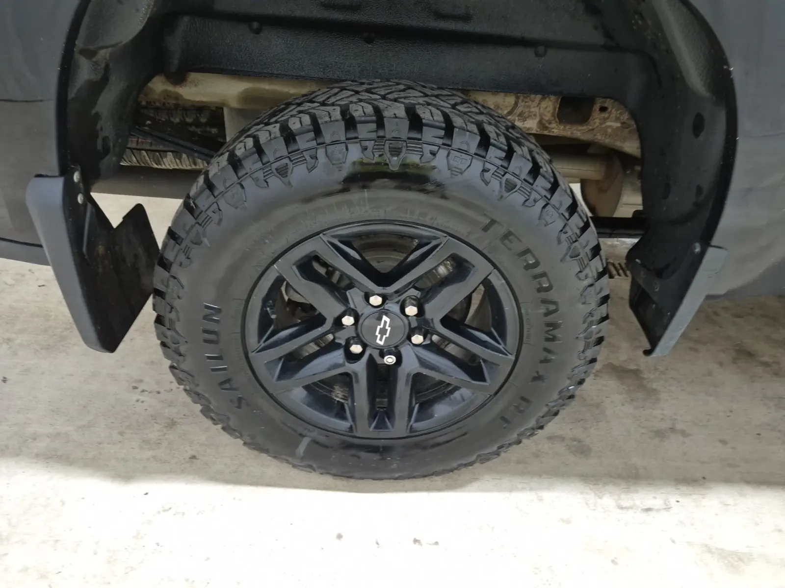 Right Rear Wheel/Tire Photo