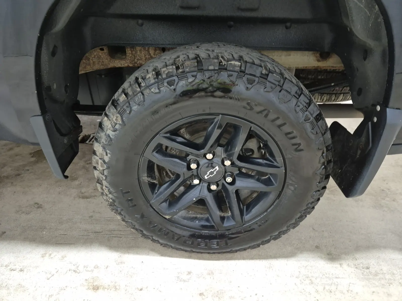 Left Rear Wheel/Tire Photo