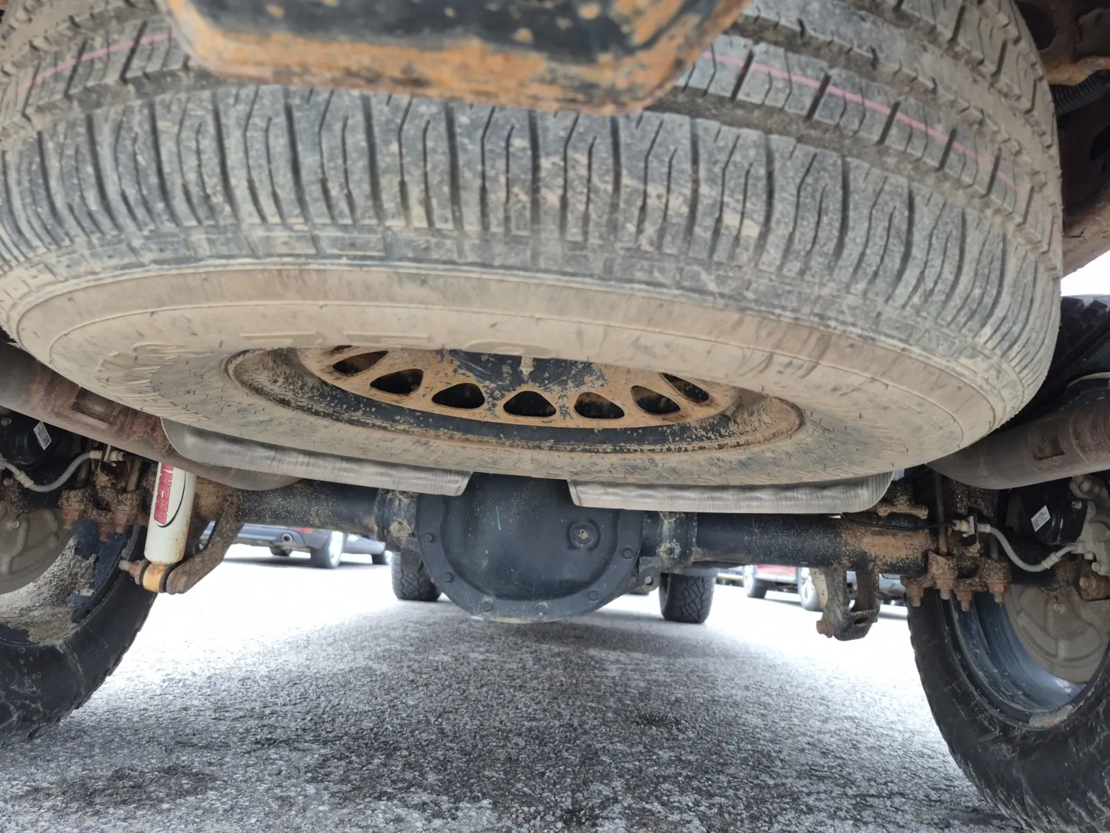 Undercarriage - Rear Photo