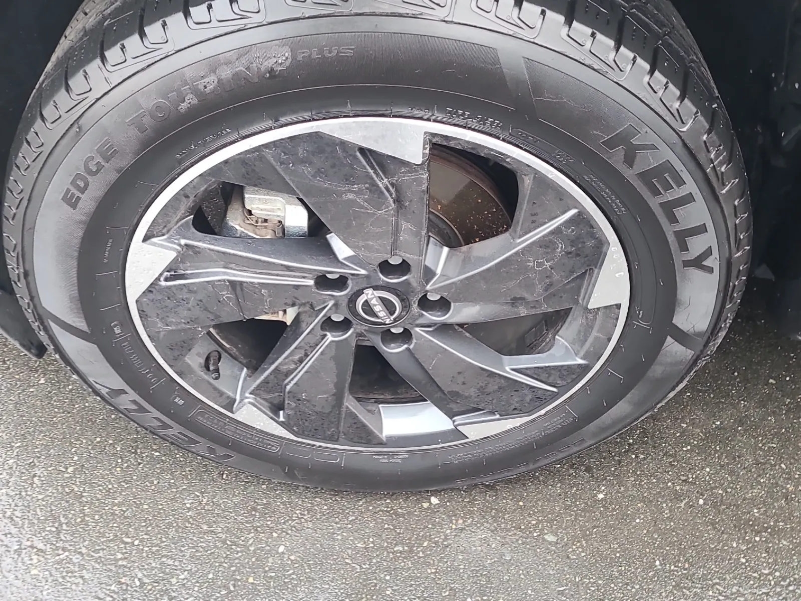 Front driver wheel/tire photo