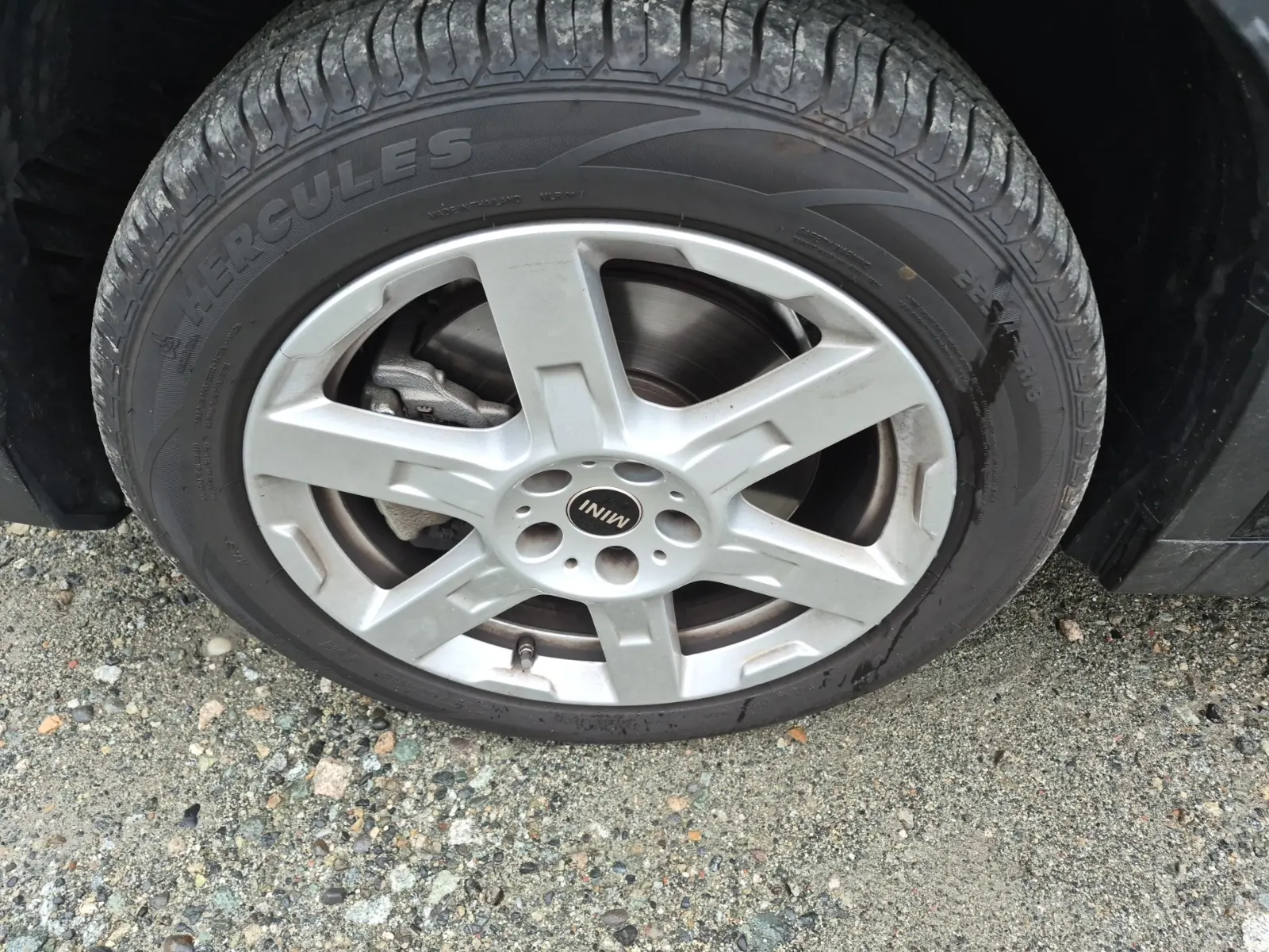Front driver wheel/tire photo