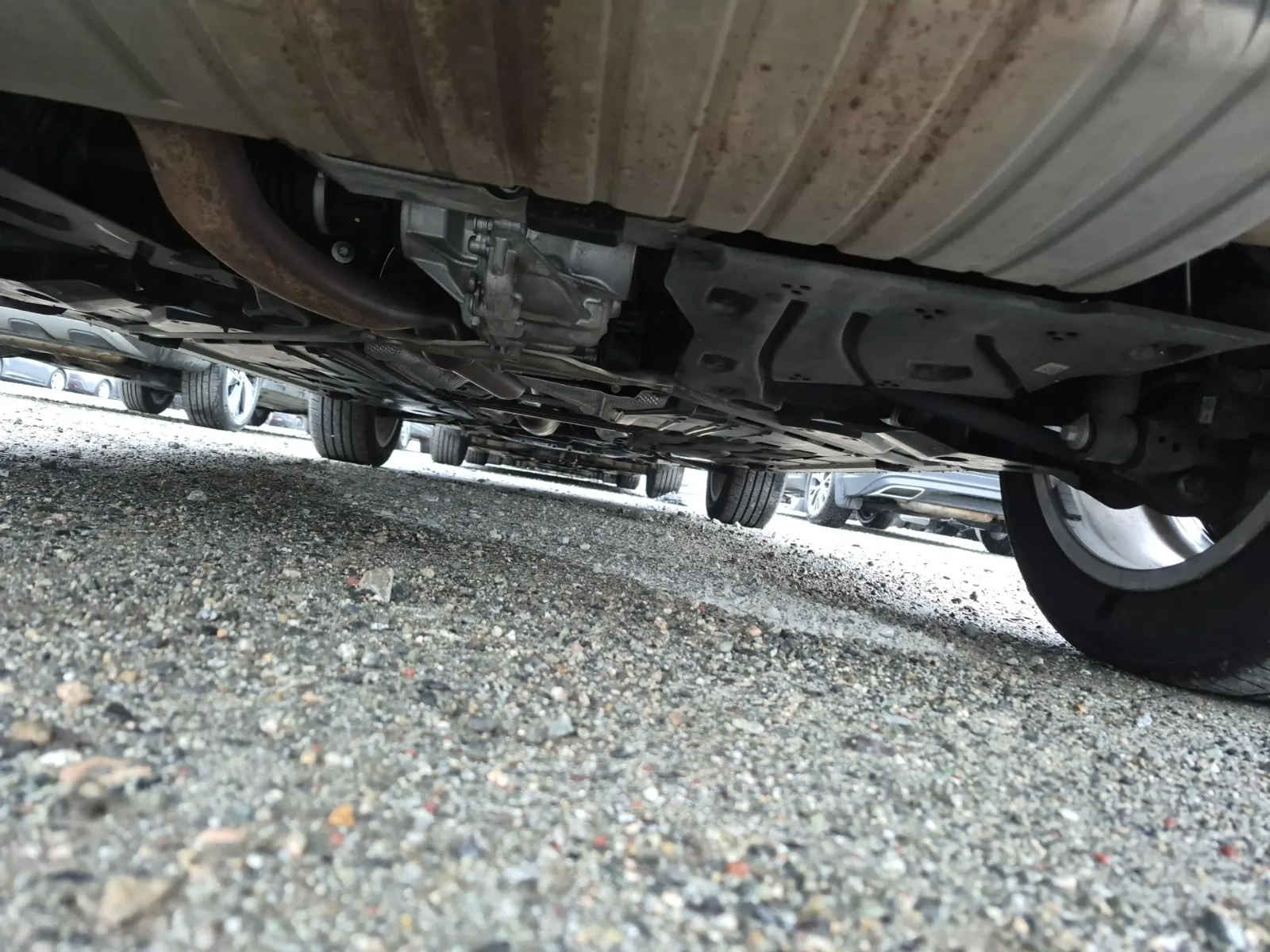 Undercarriage - Rear Photo