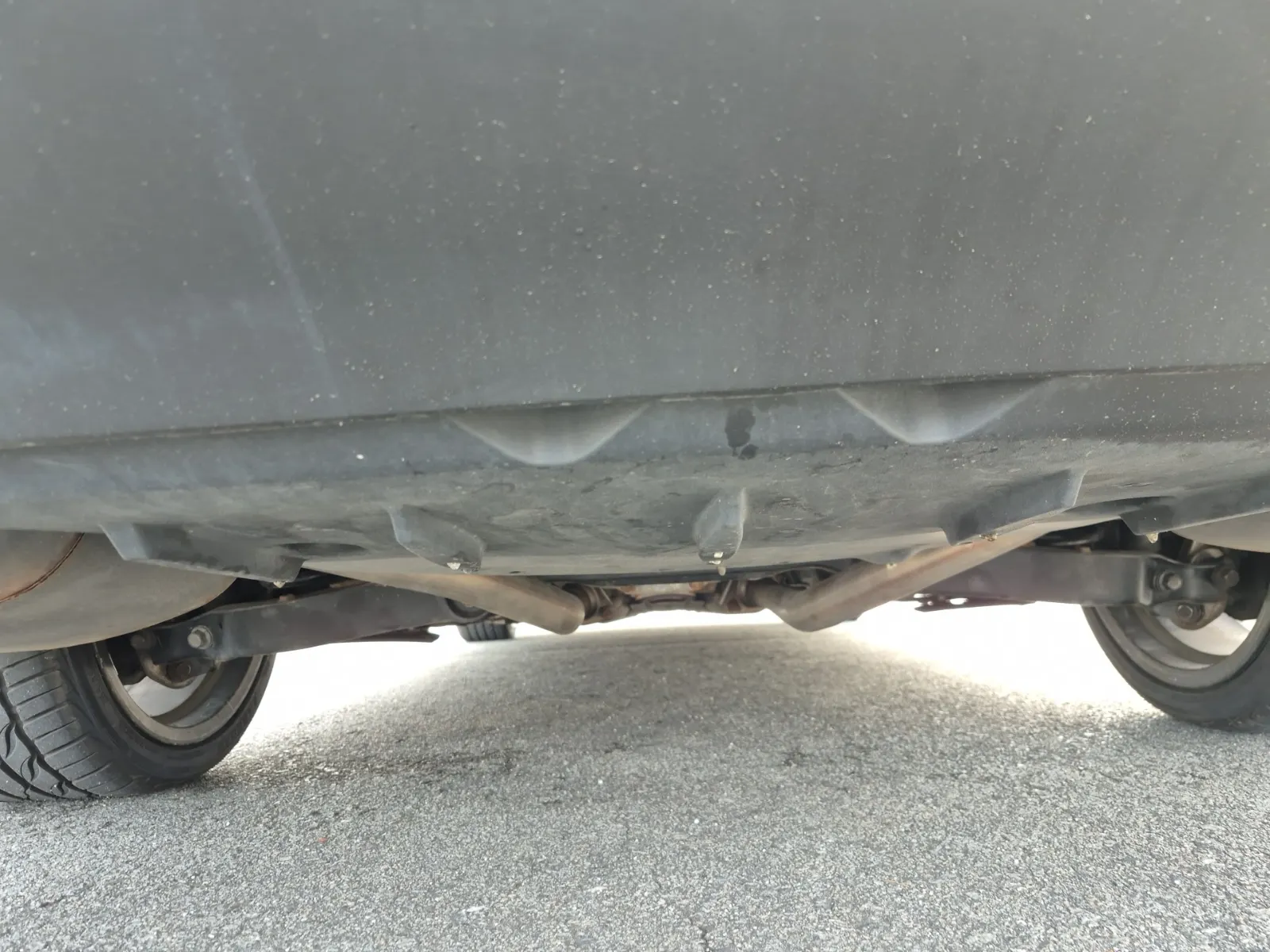 Undercarriage - Rear Photo