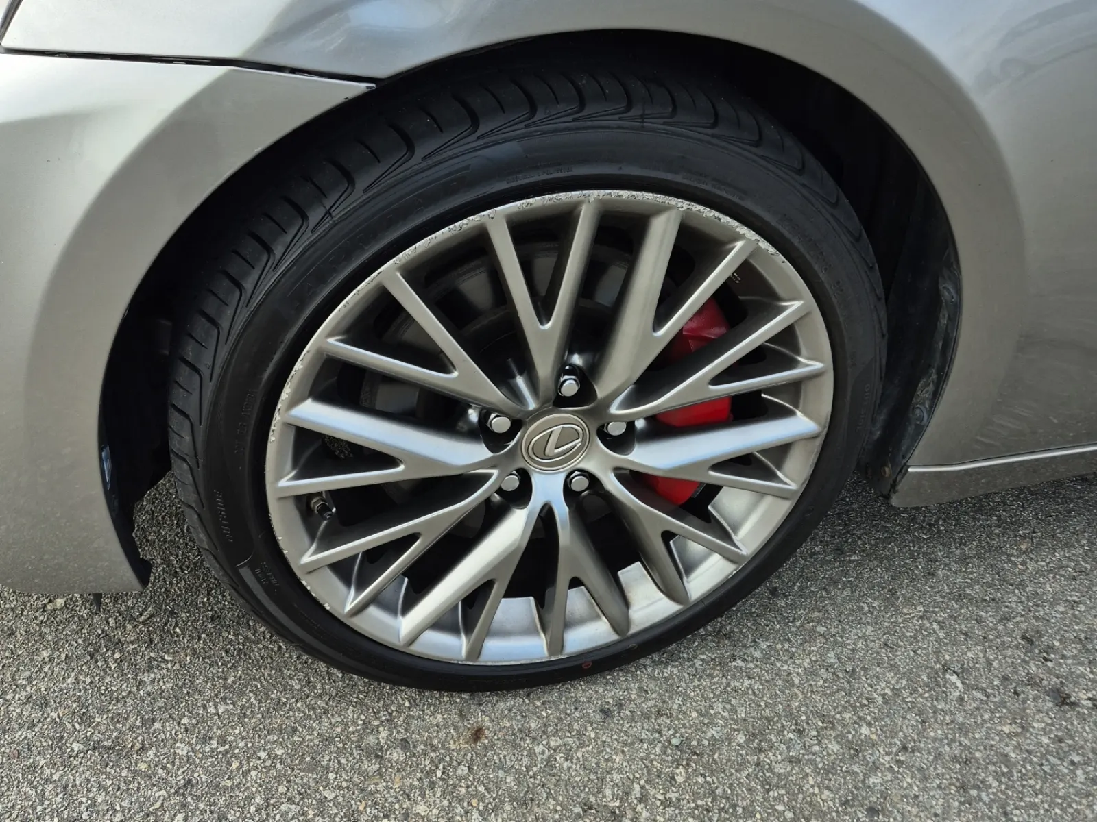 Front driver wheel/tire photo
