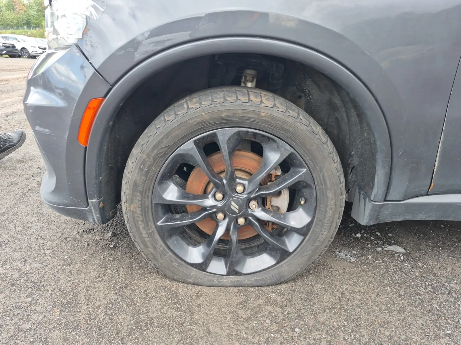 Front driver wheel/tire photo
