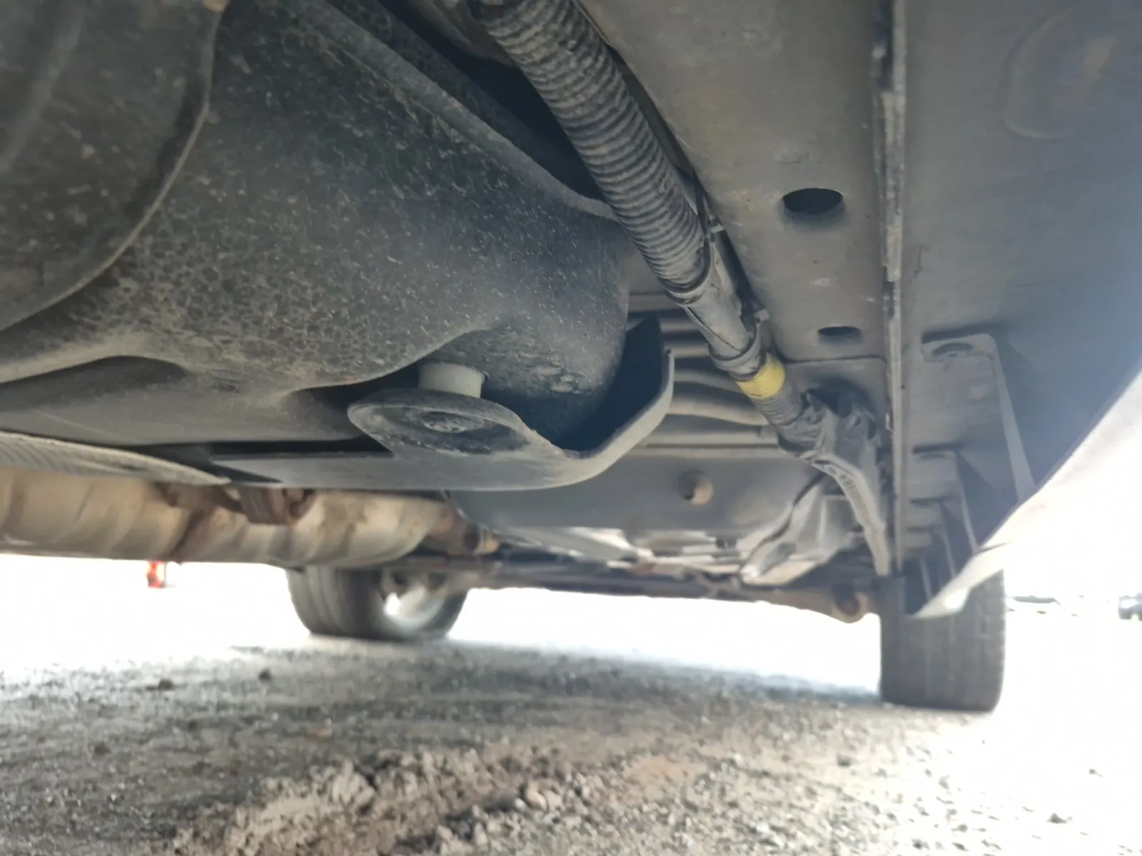 Undercarriage - Passenger Photo