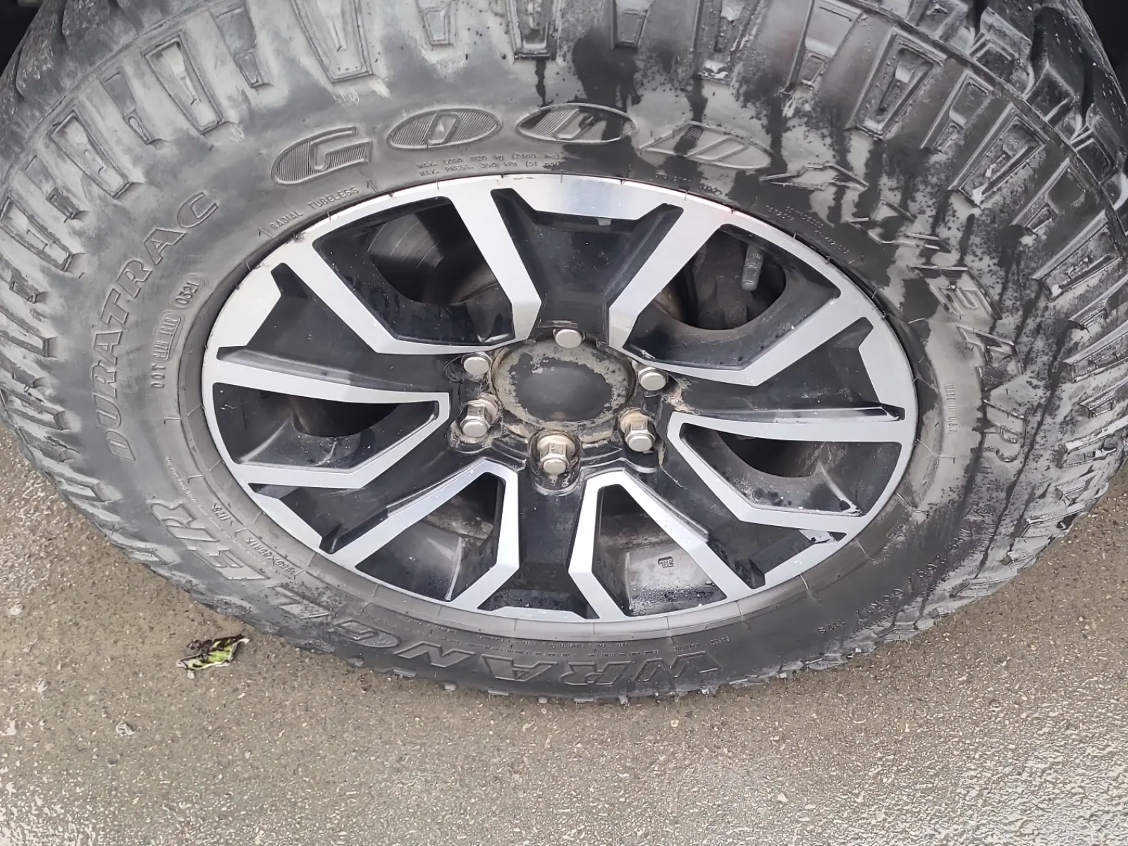 Front driver wheel/tire photo