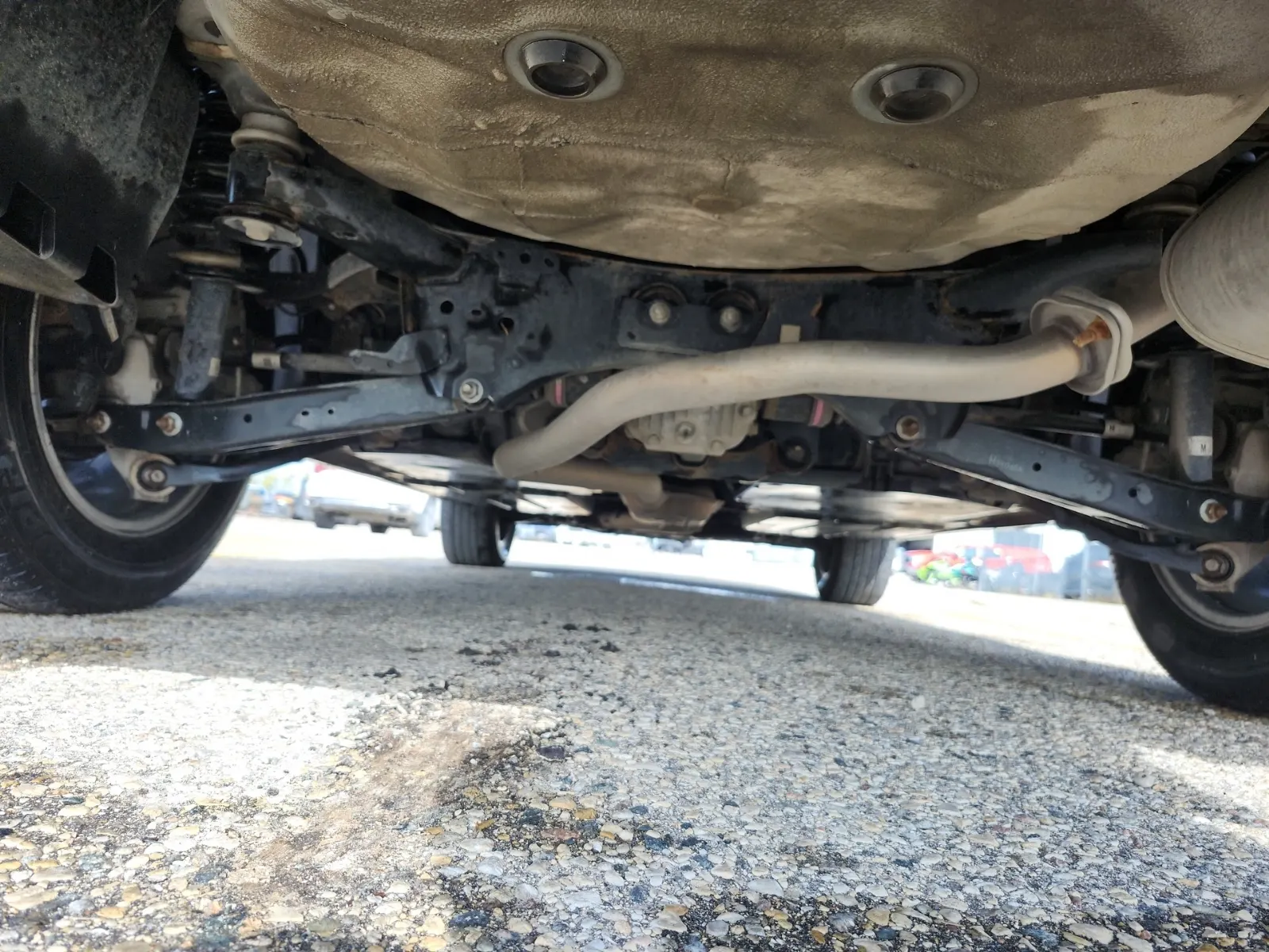 Undercarriage - Rear Photo