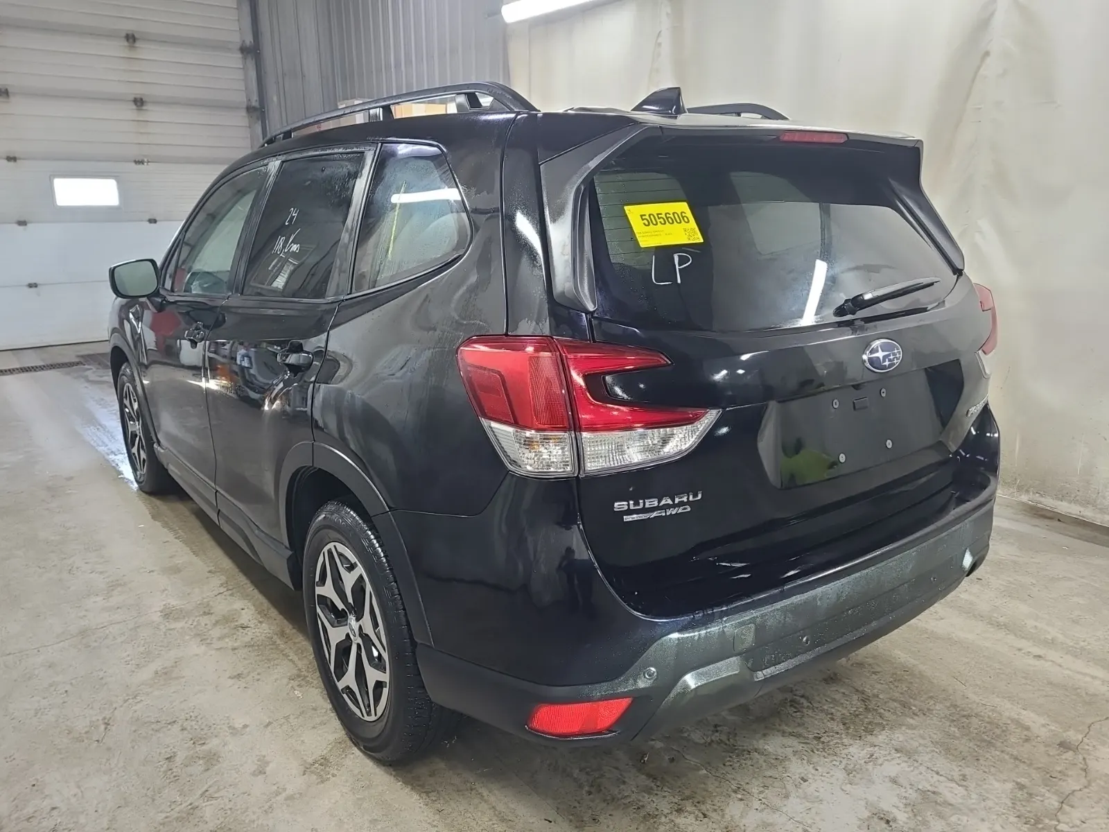 Driver Rear 3/4 Photo