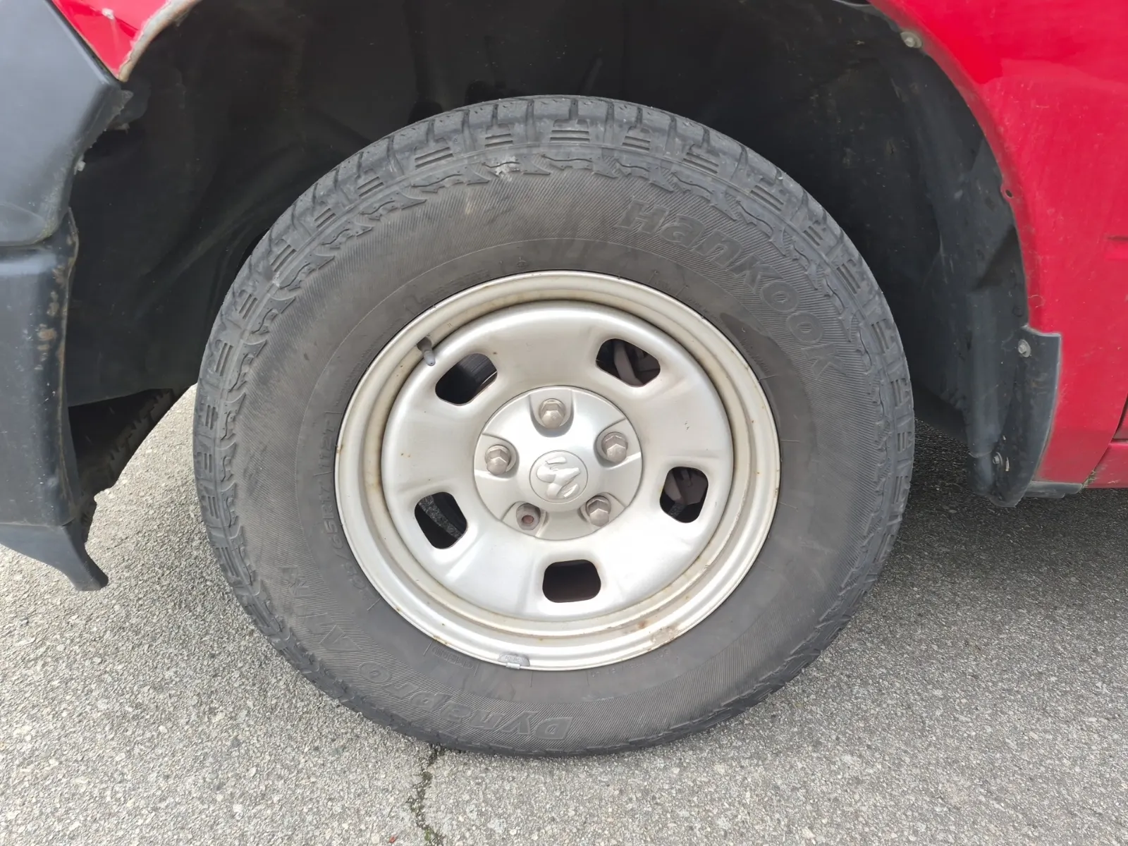 Front driver wheel/tire photo