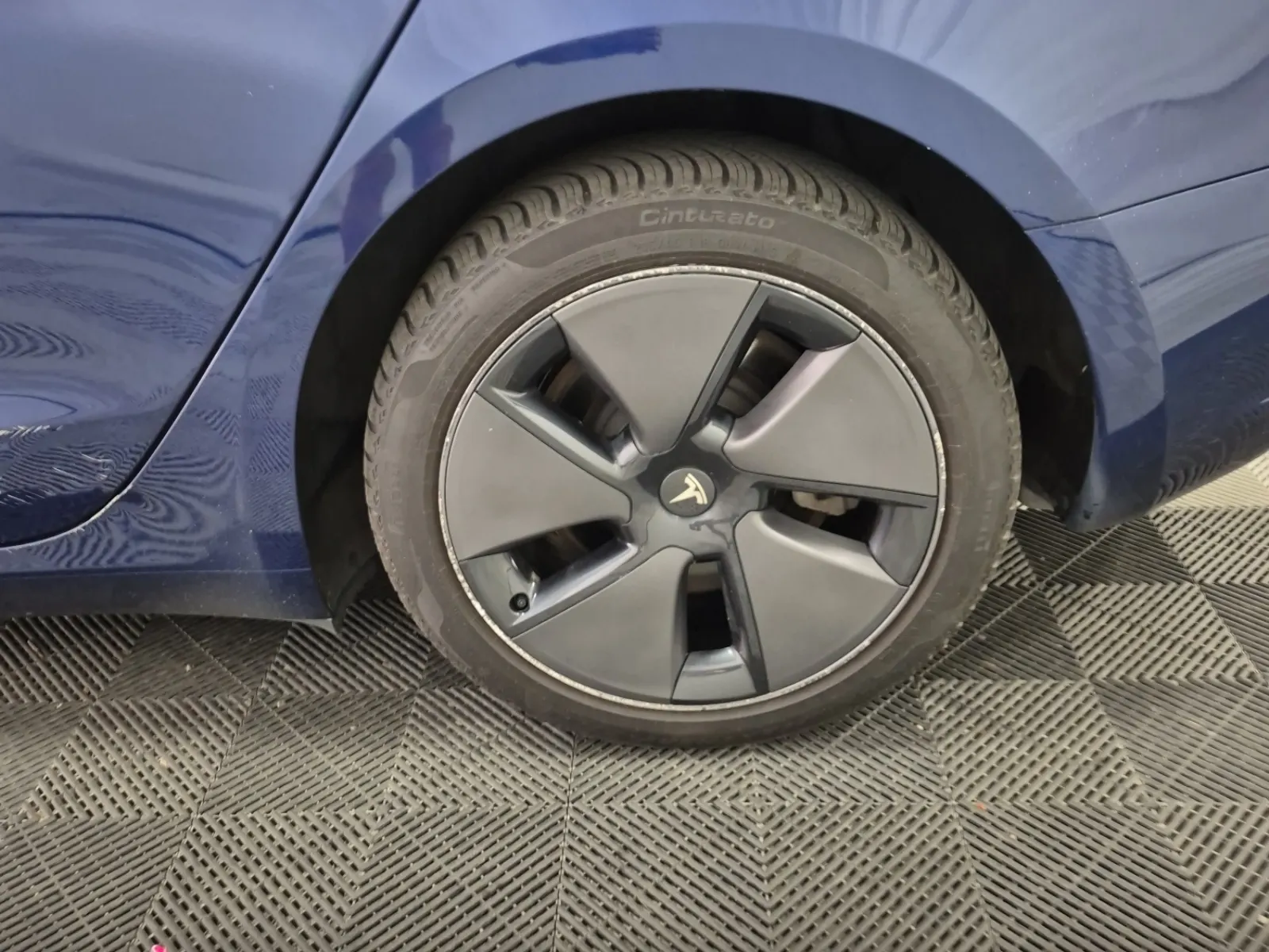Left Rear Wheel/Tire Photo