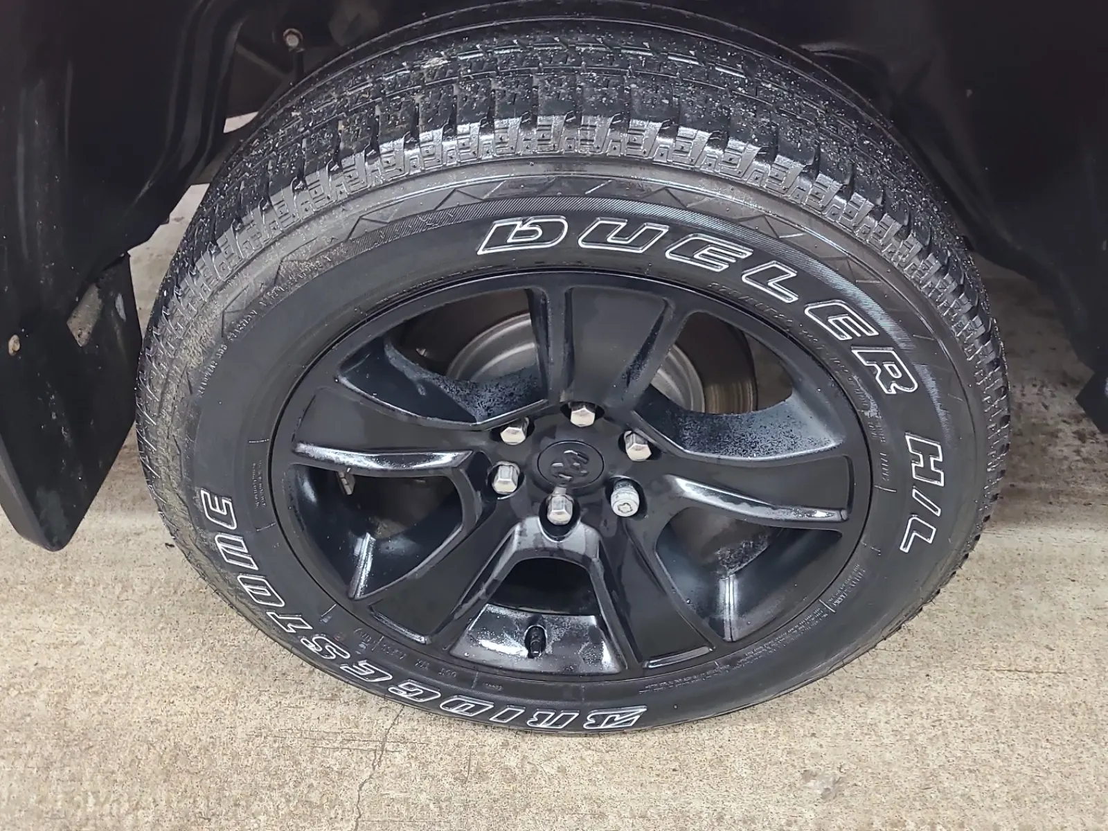 Right Rear Wheel/Tire Photo