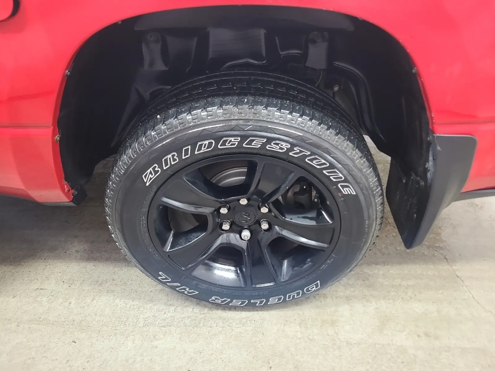 Left Rear Wheel/Tire Photo