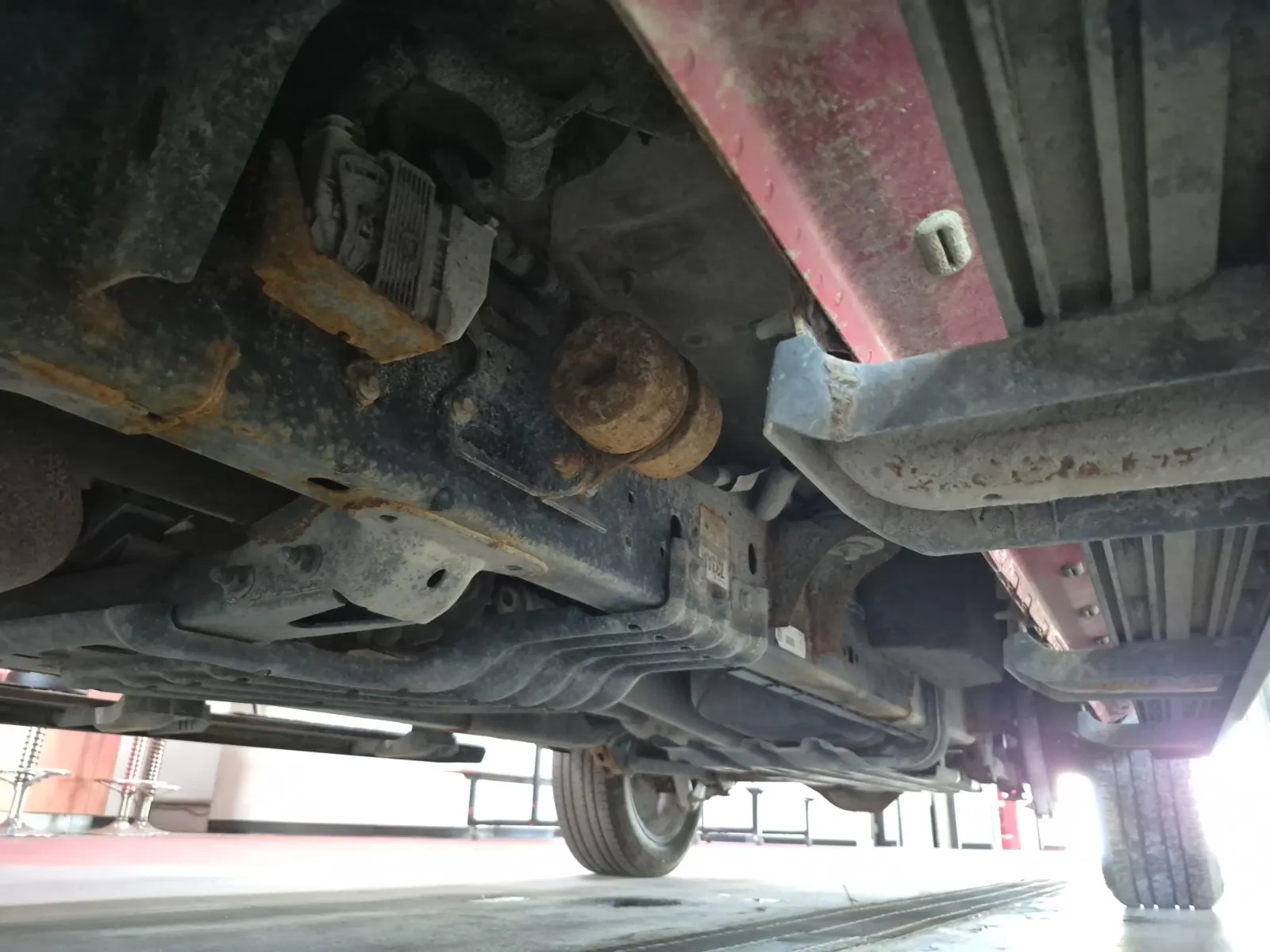 Undercarriage - Driver Photo