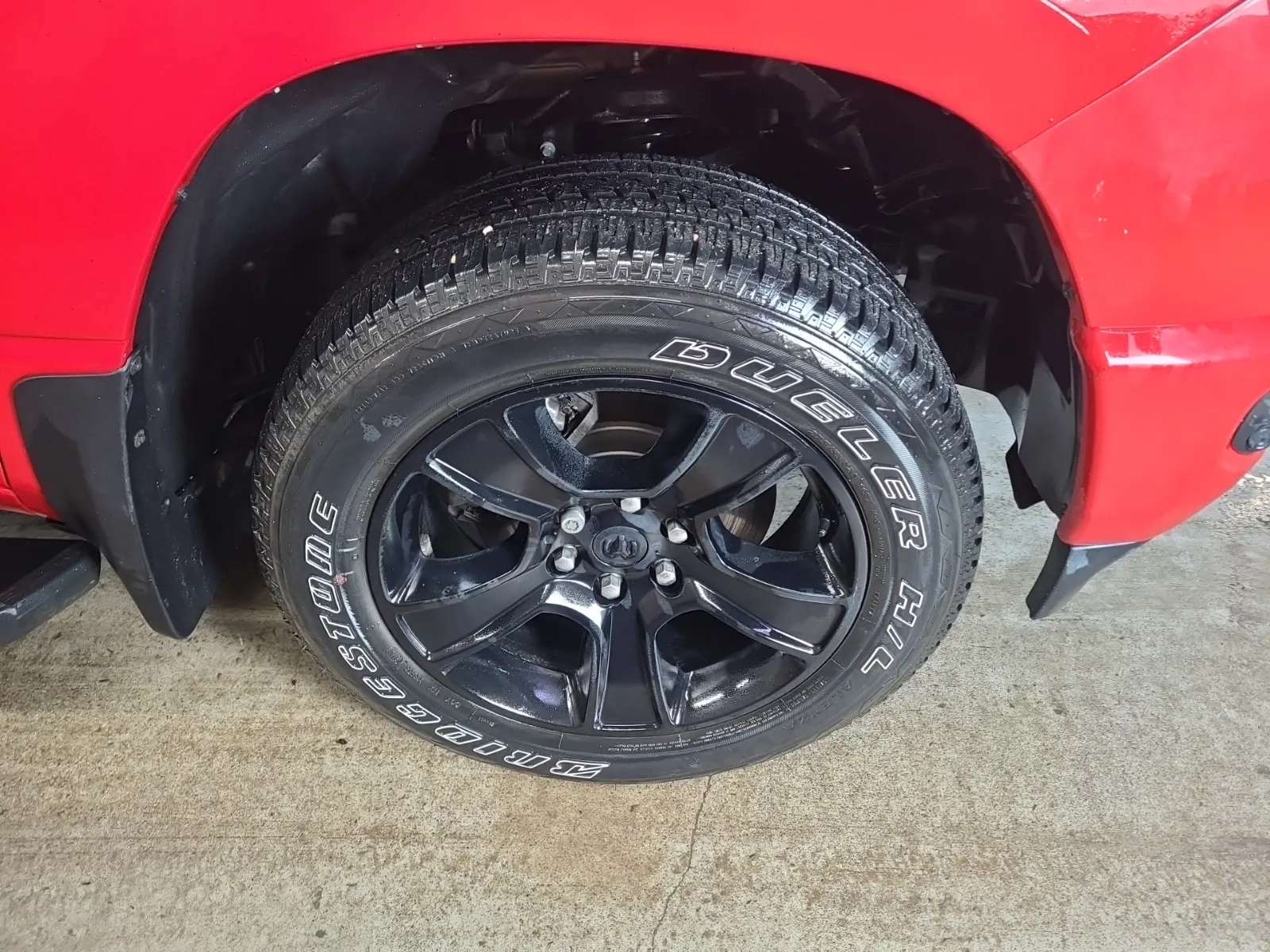Right Front Wheel/Tire Photo