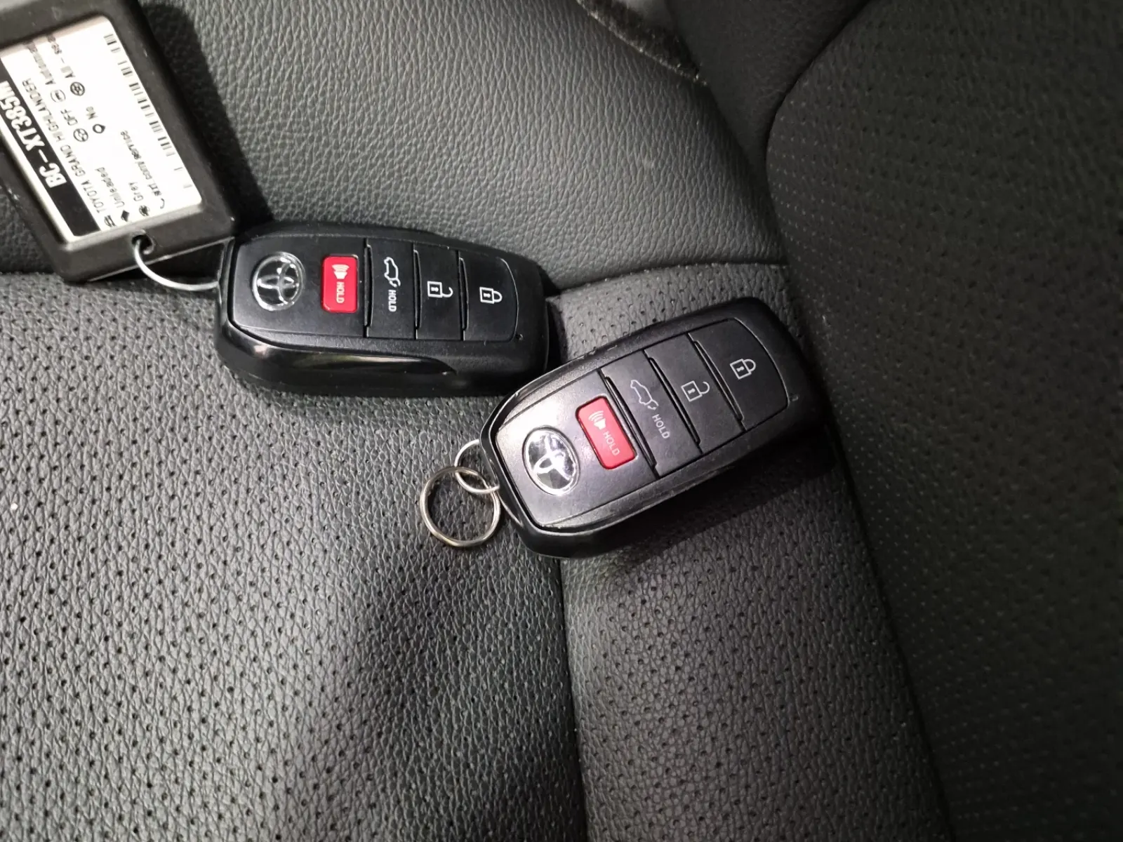 Keys/Fobs/Manual Photo