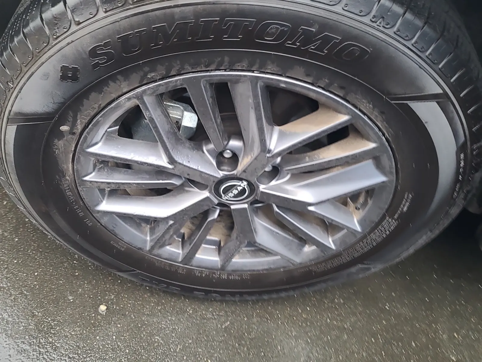 Front driver wheel/tire photo