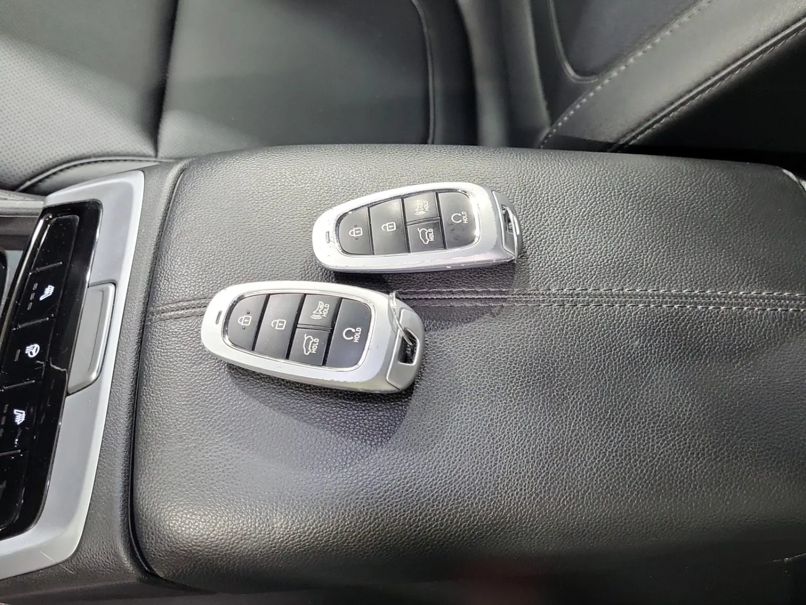 Keys/Fobs/Manual Photo