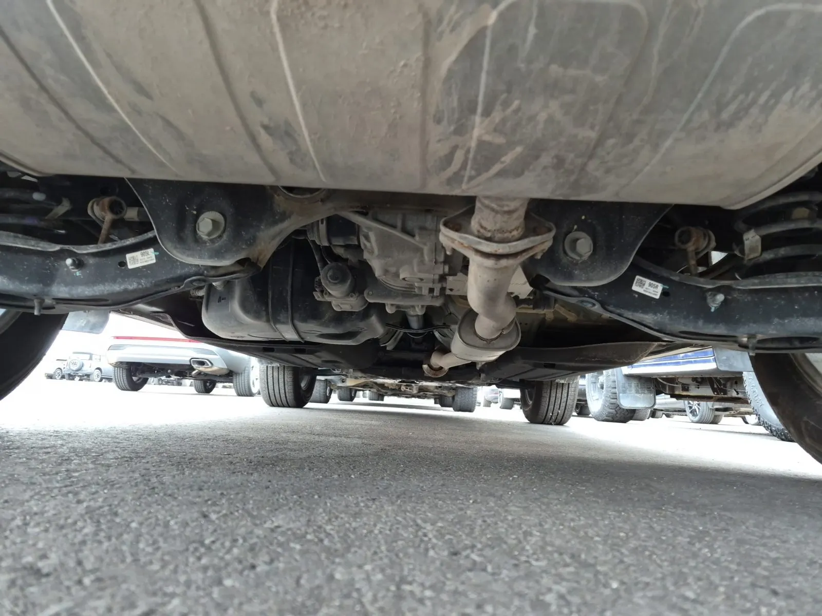 Undercarriage - Rear Photo