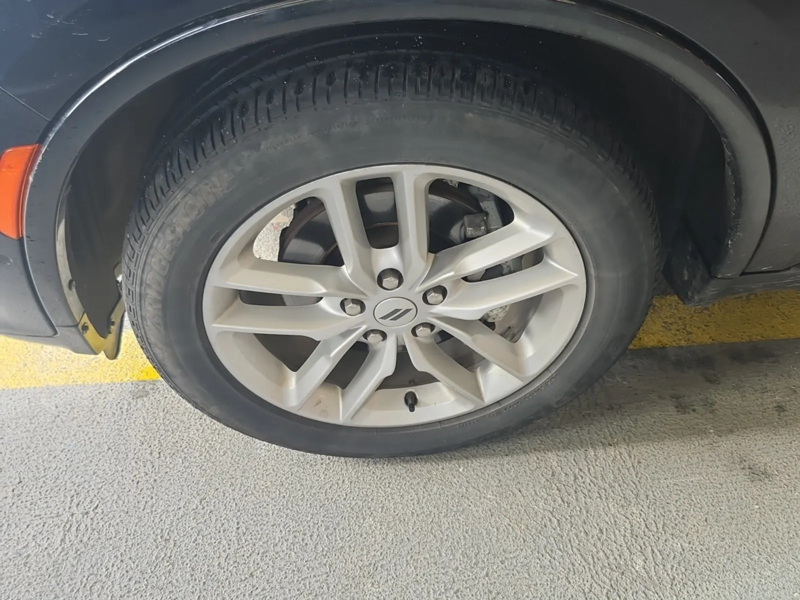 Front driver wheel/tire photo