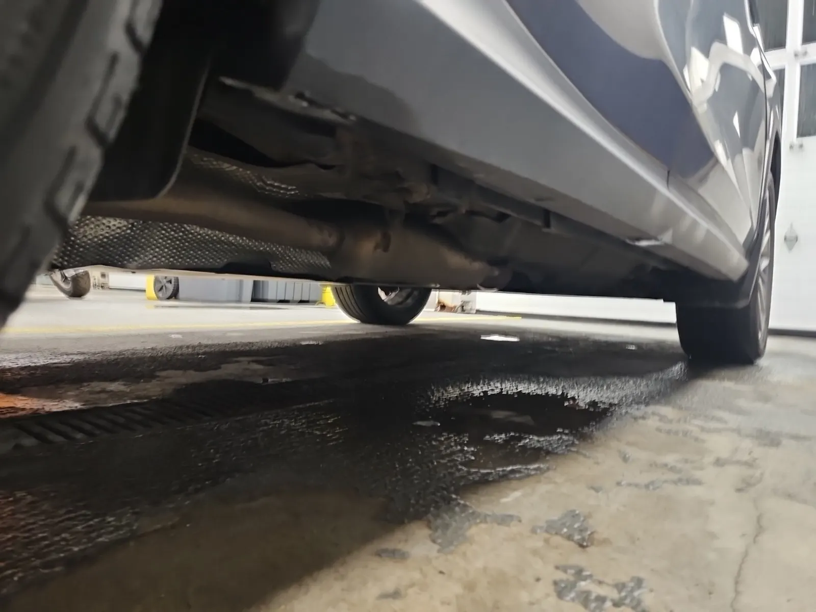 Undercarriage - Passenger Photo