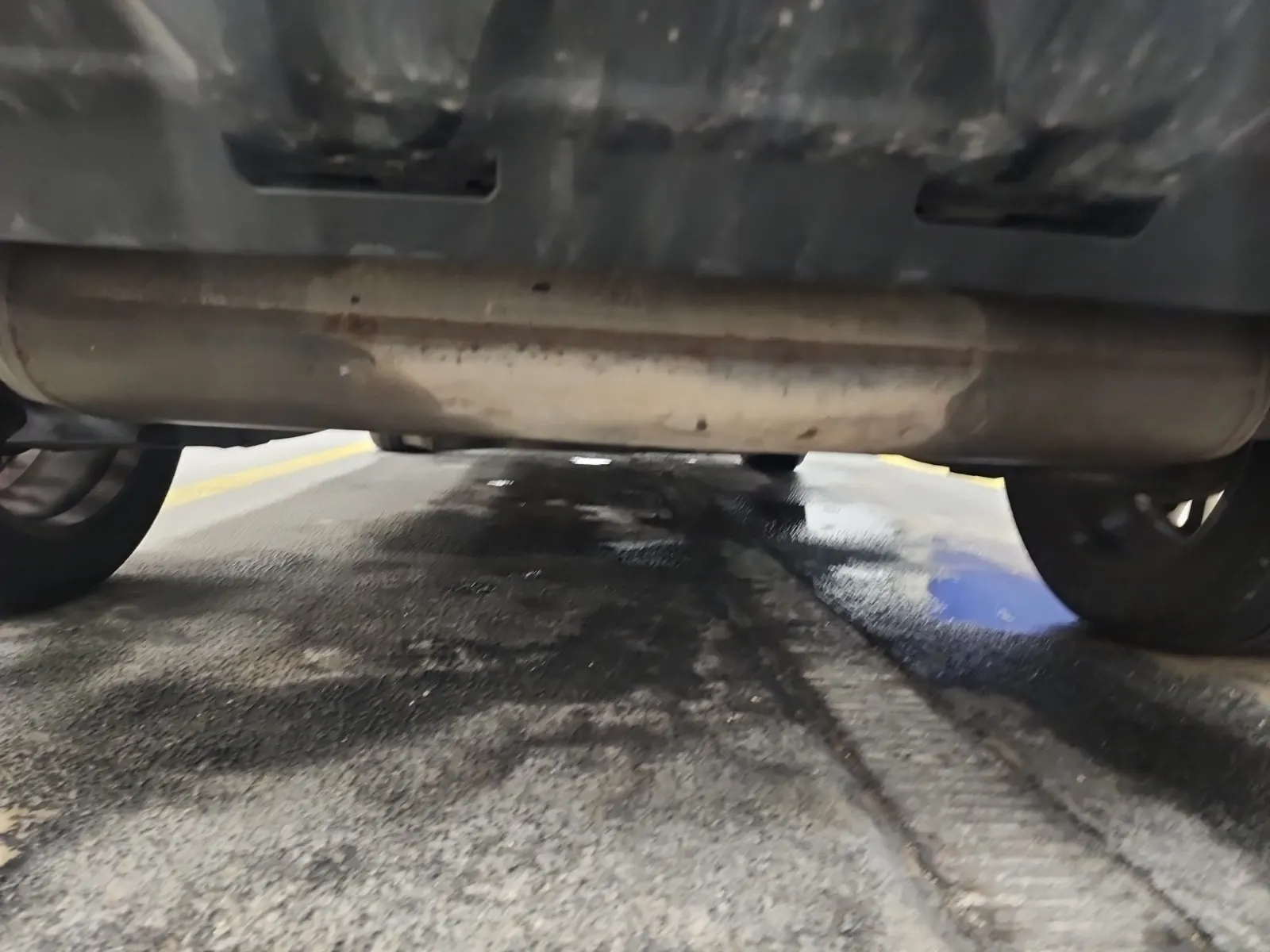 Undercarriage - Rear Photo