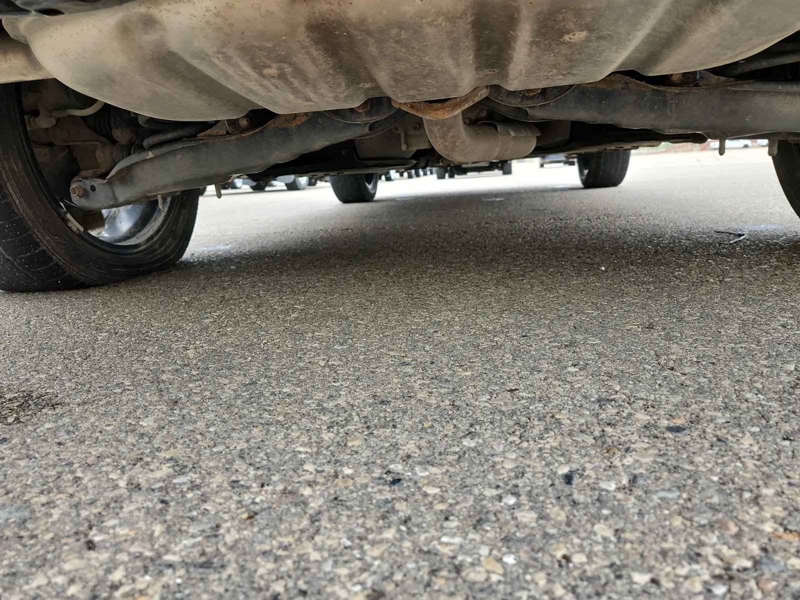 Undercarriage - Rear Photo