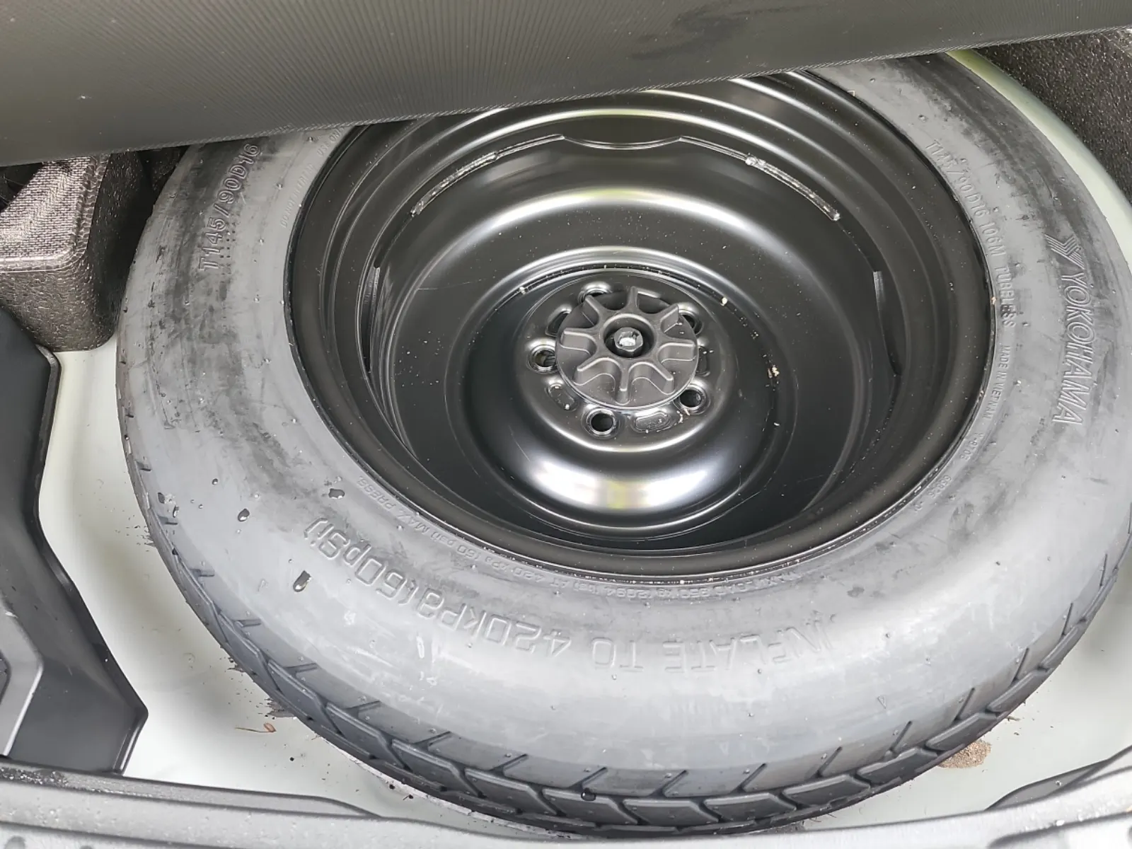 Spare Tire & Wheel Photo