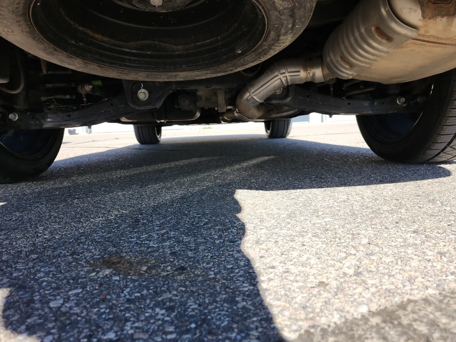 Undercarriage - Rear Photo