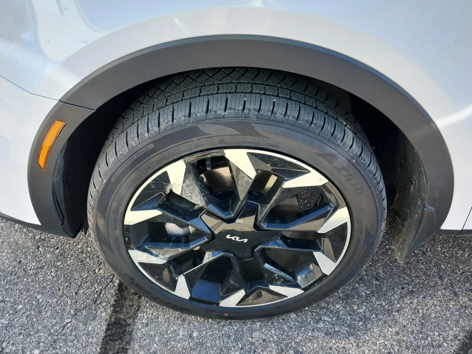 Front driver wheel/tire photo