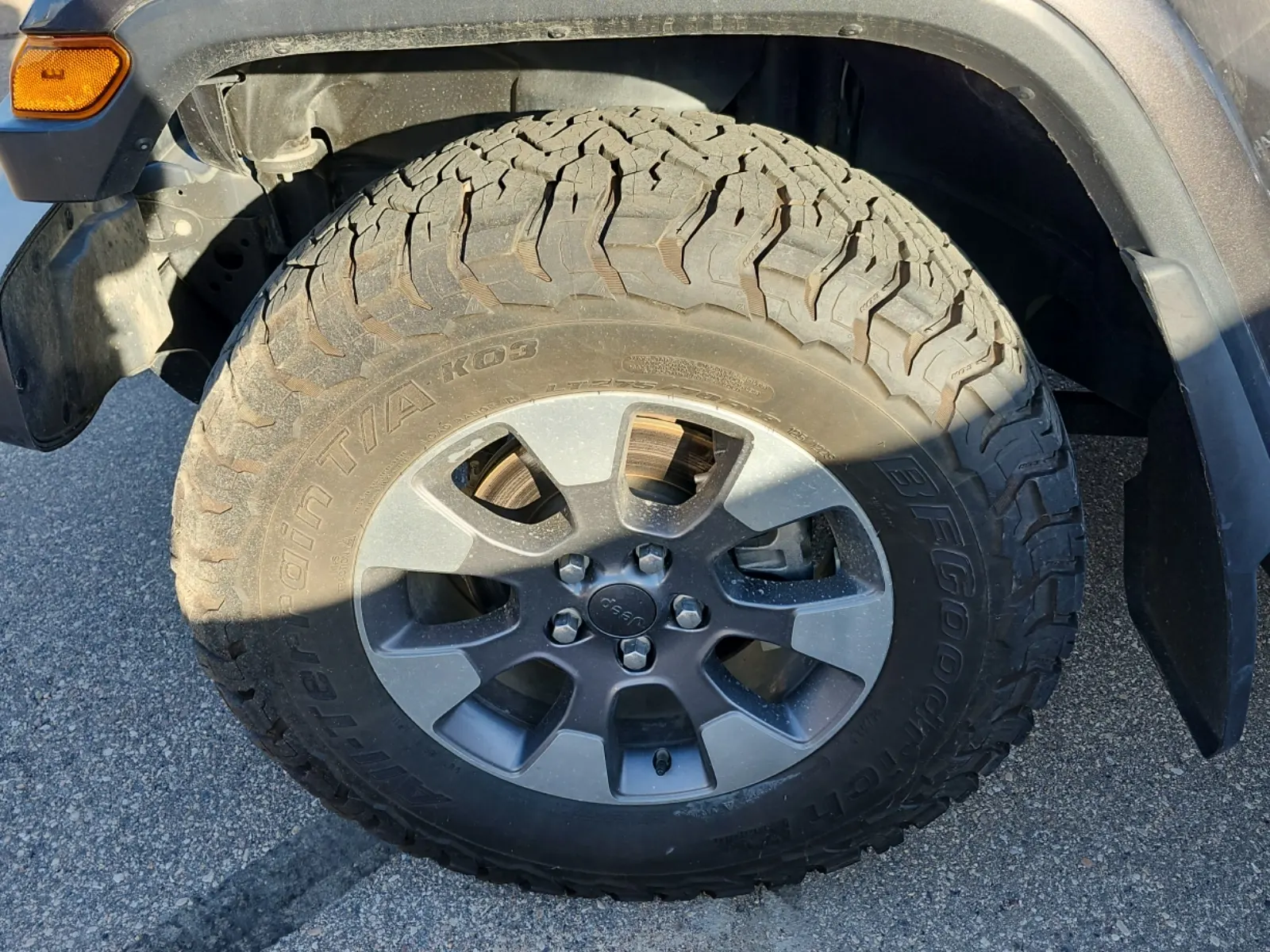 Front driver wheel/tire photo