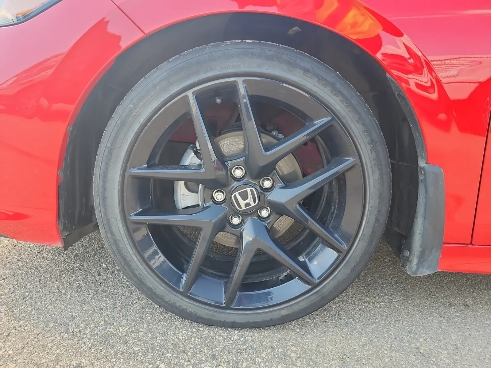Front driver wheel/tire photo
