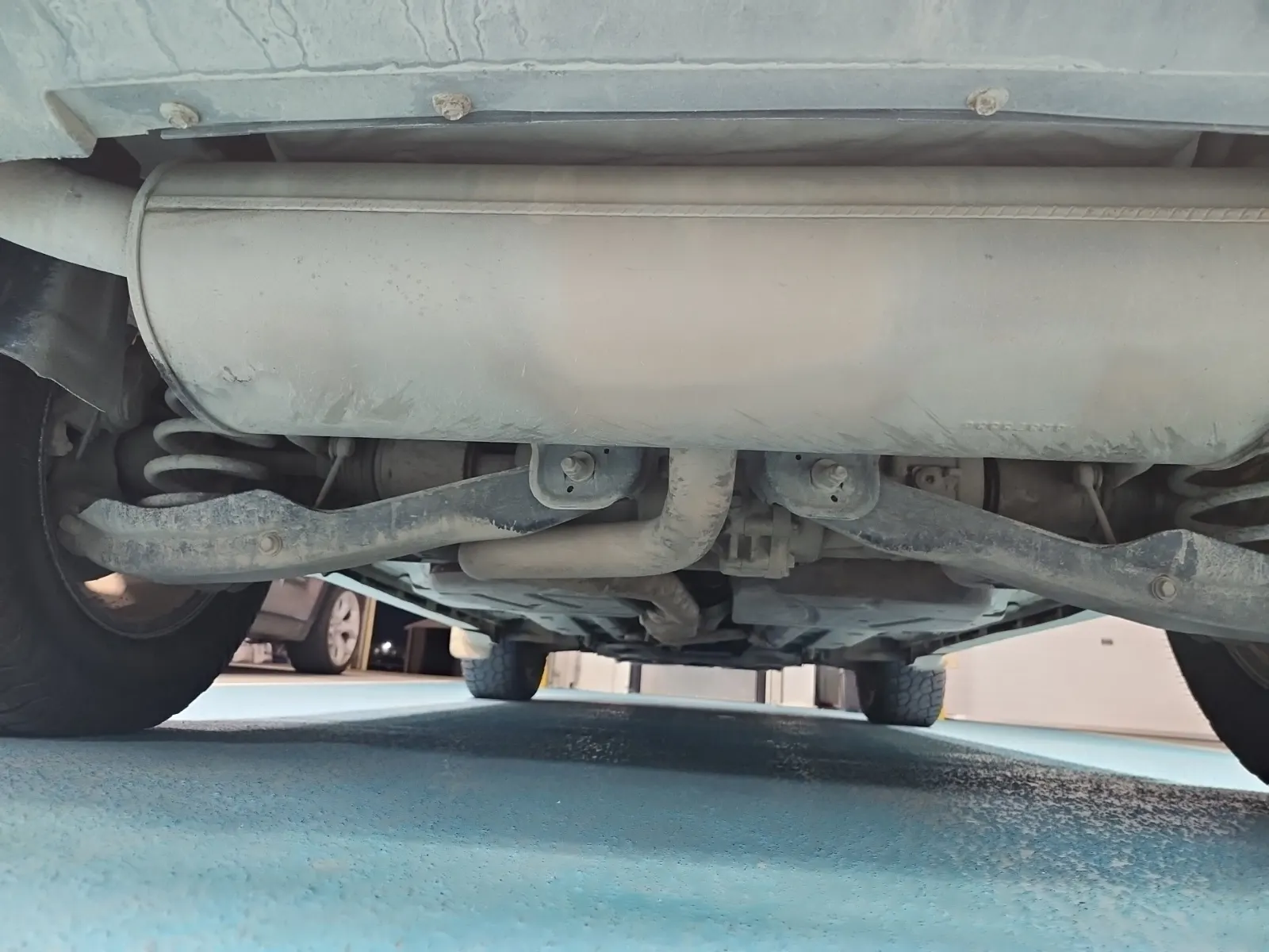 Undercarriage - Rear Photo